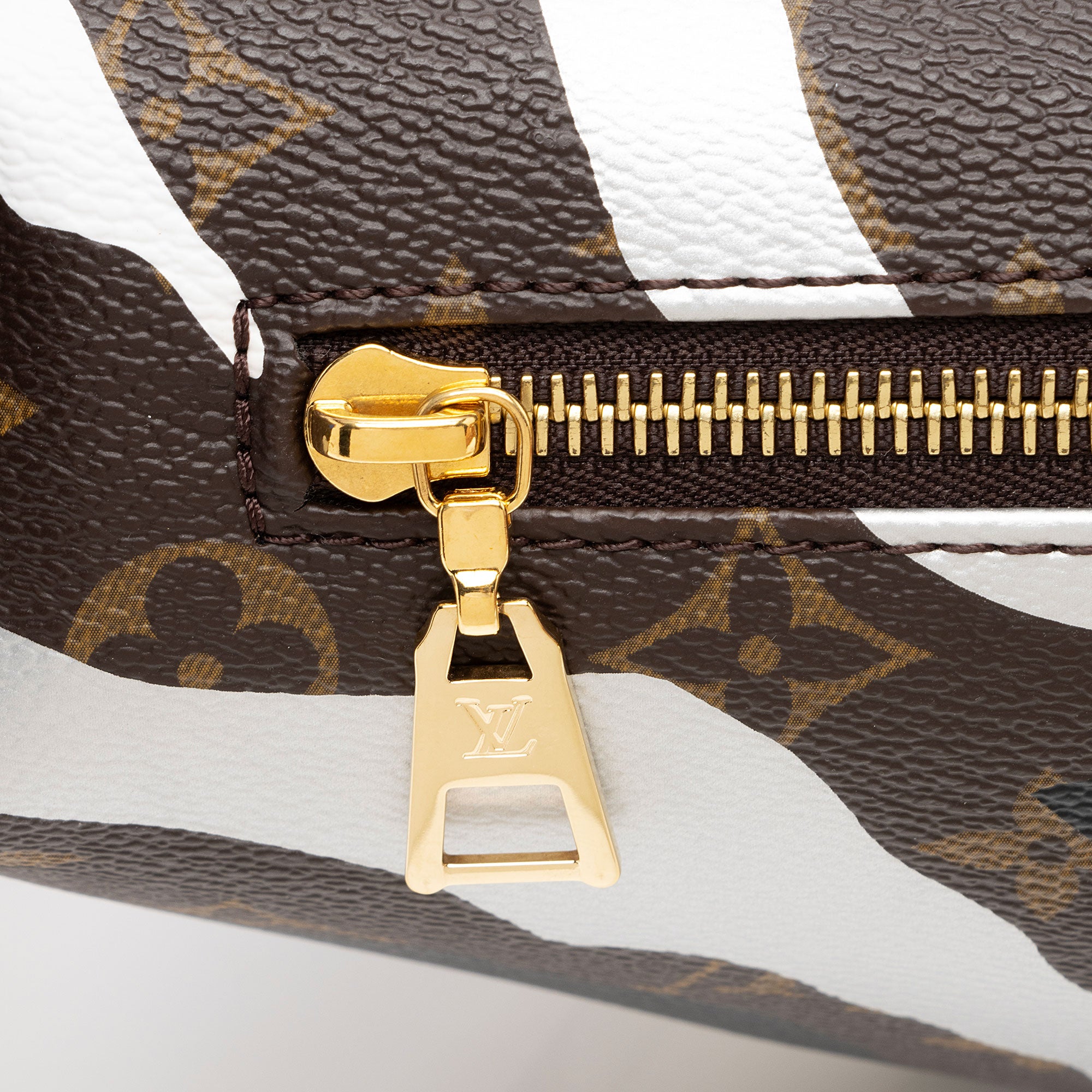 Louis Vuitton x LOL Monogram Canvas Bumbag (SHF-XOCAiq)