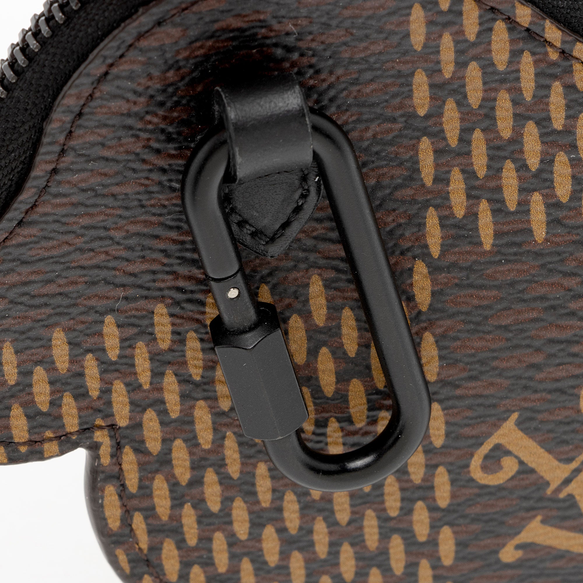 Louis Vuitton x NIGO Giant Damier Duck Coin Holder (SHF-EFM7ya)