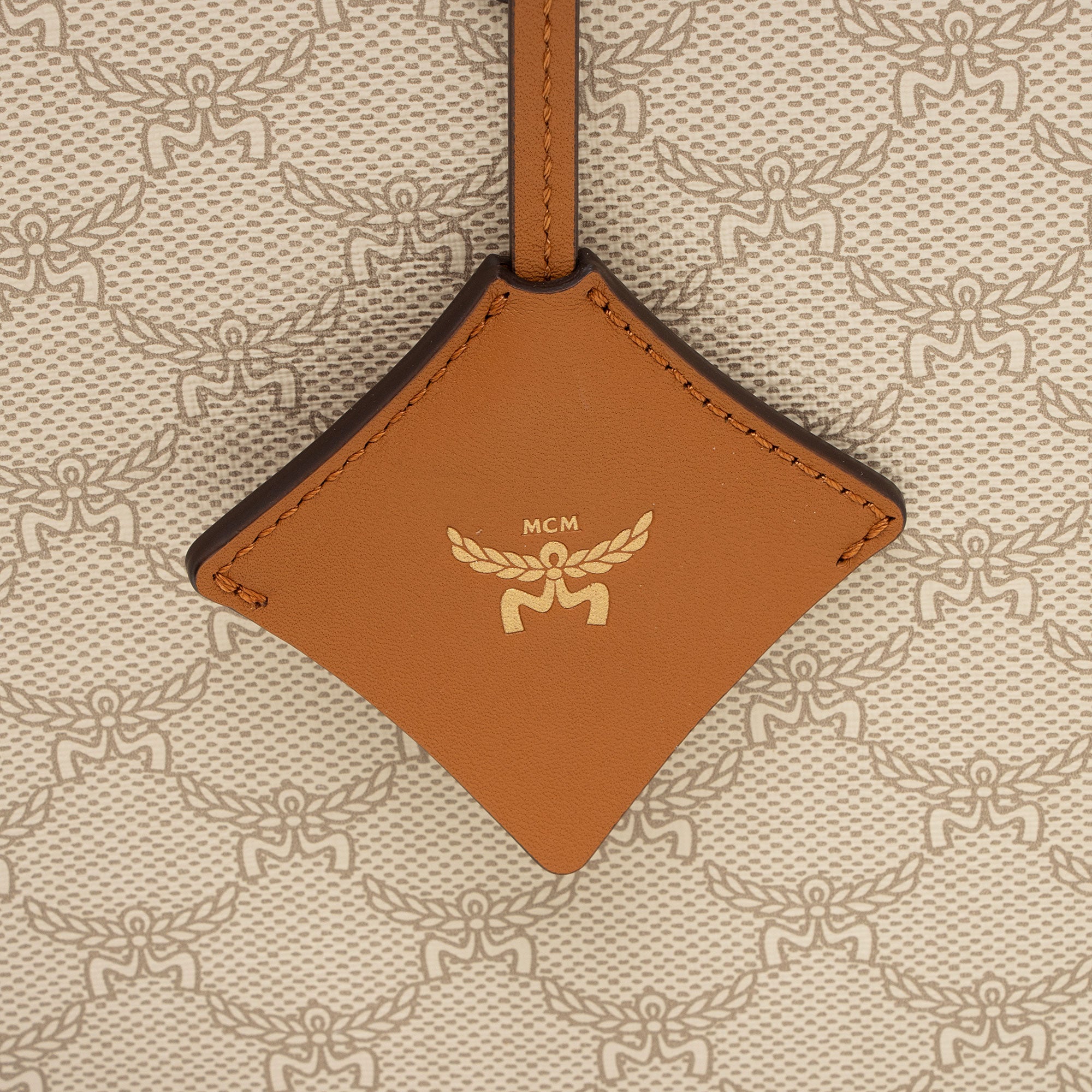 MCM Lauretos Canvas Himmel Medium Tote (SHF-RGtGV8)