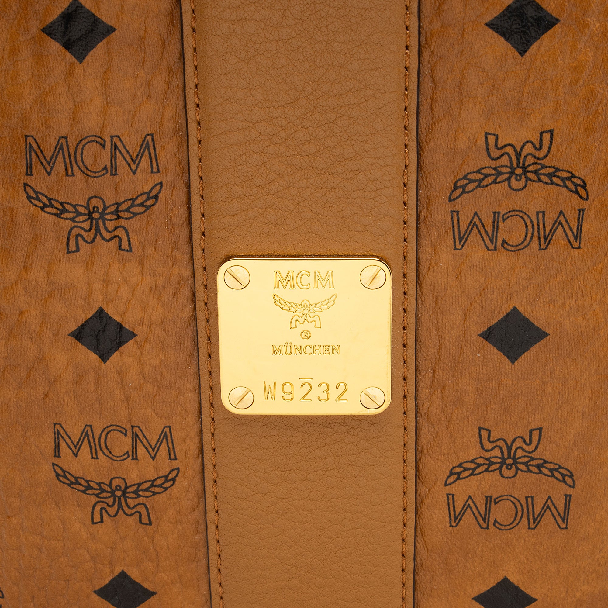 MCM Visetos Liz Reversible Medium Shopper Tote (SHF-pxGYXp)