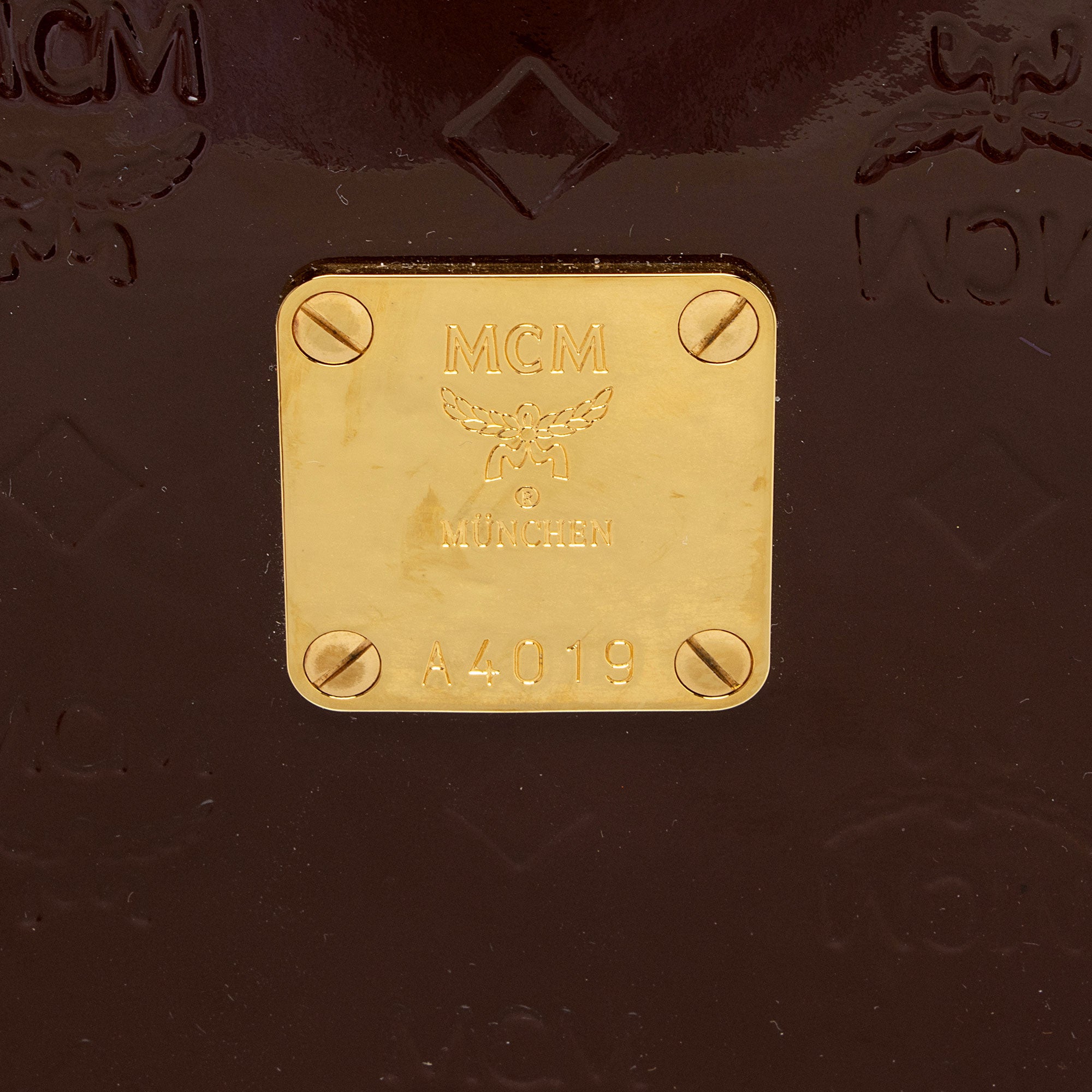 MCM Visteos Patent Leather Tote (SHF-pRkbzp)