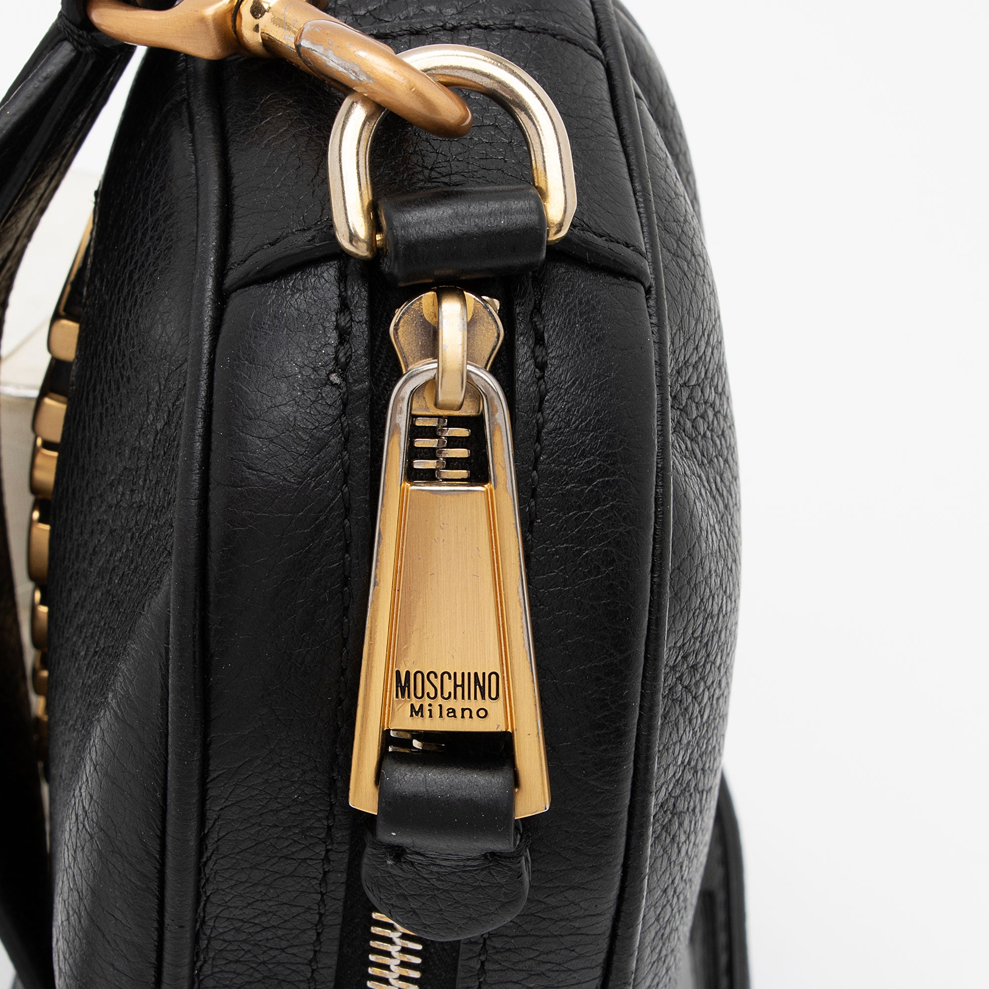 Moschino Leather Logo Shoulder Bag (SHF-Y2p2kN)