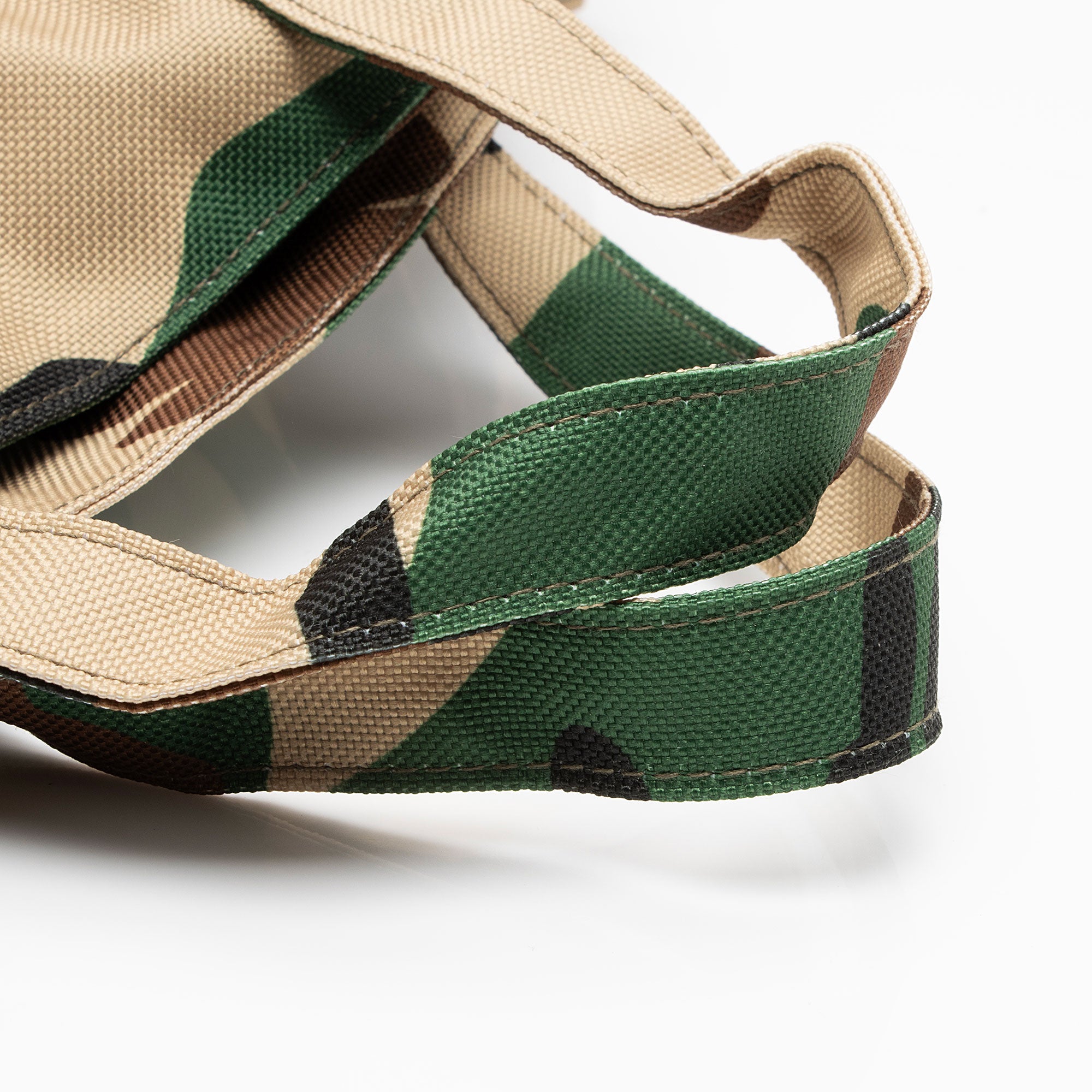 Off-White Canvas Camouflage Tote (SHF-ER0MpX)