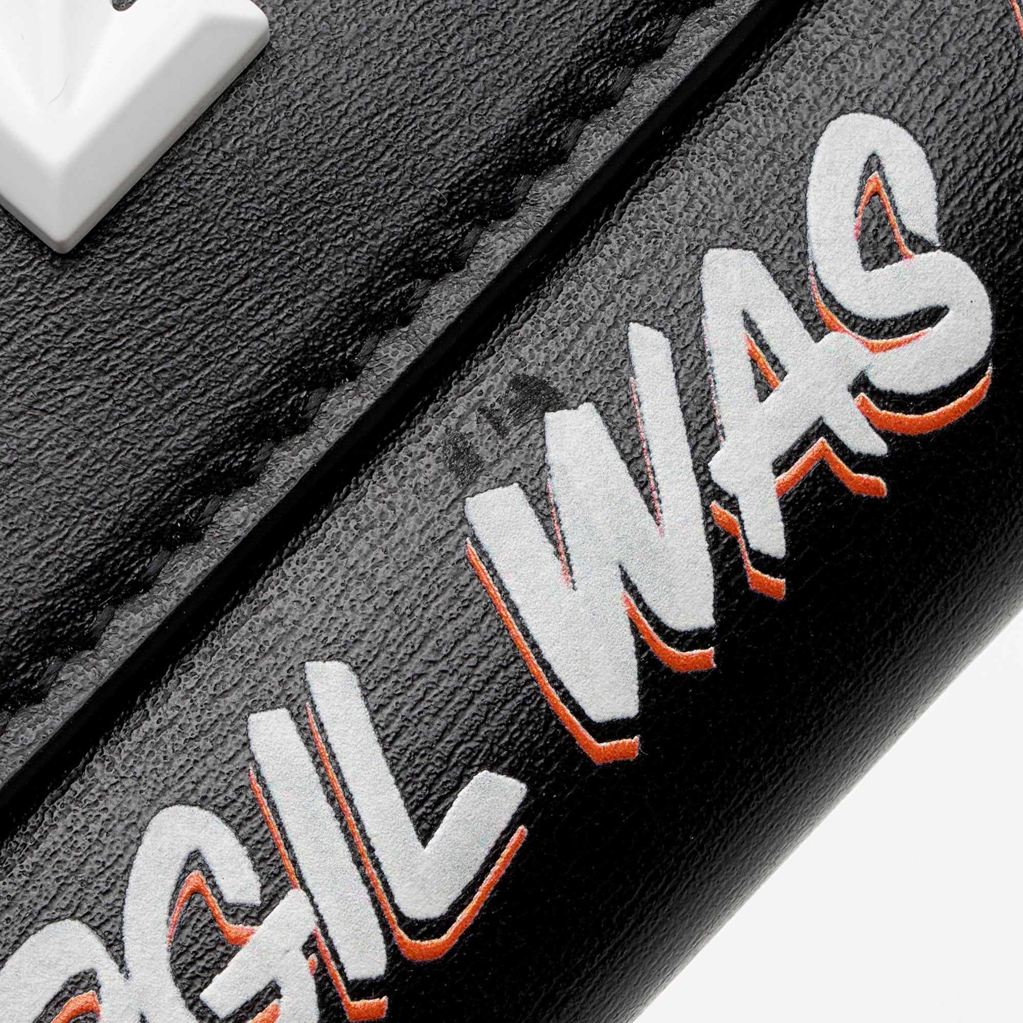 Off-White Leather Logo Jitney Wallet on Chain Bag (SHF-2hNOMK)