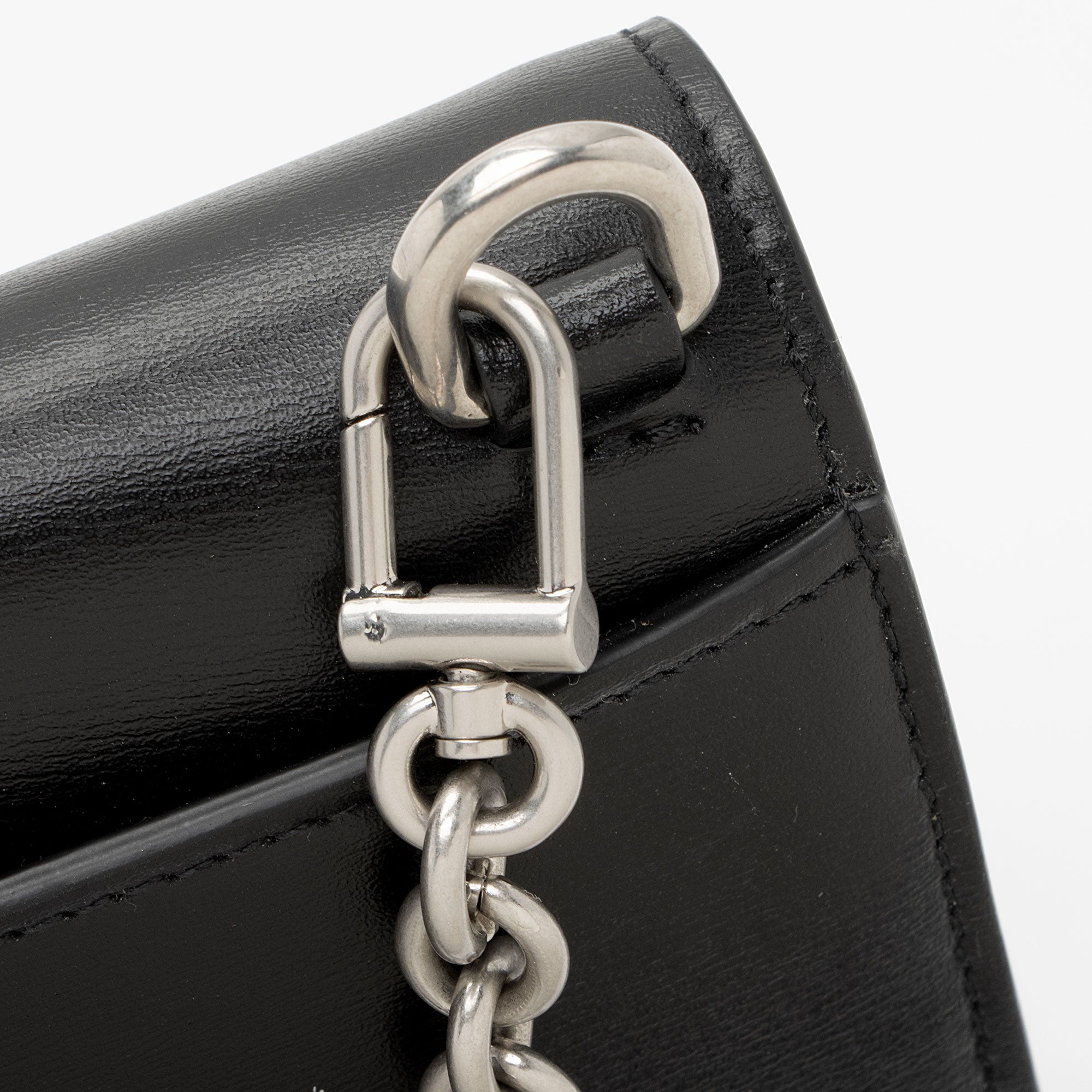 Off-White Leather Logo Jitney Wallet on Chain Bag (SHF-2hNOMK)