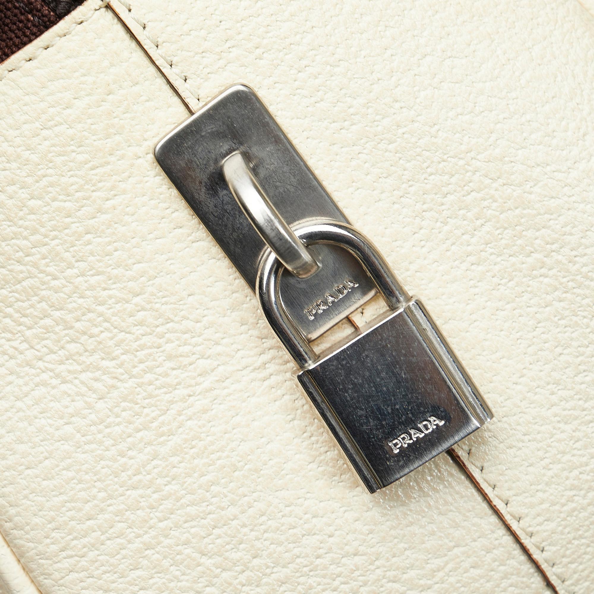 Prada Canapa Handbag (SHG-B0YjRI)