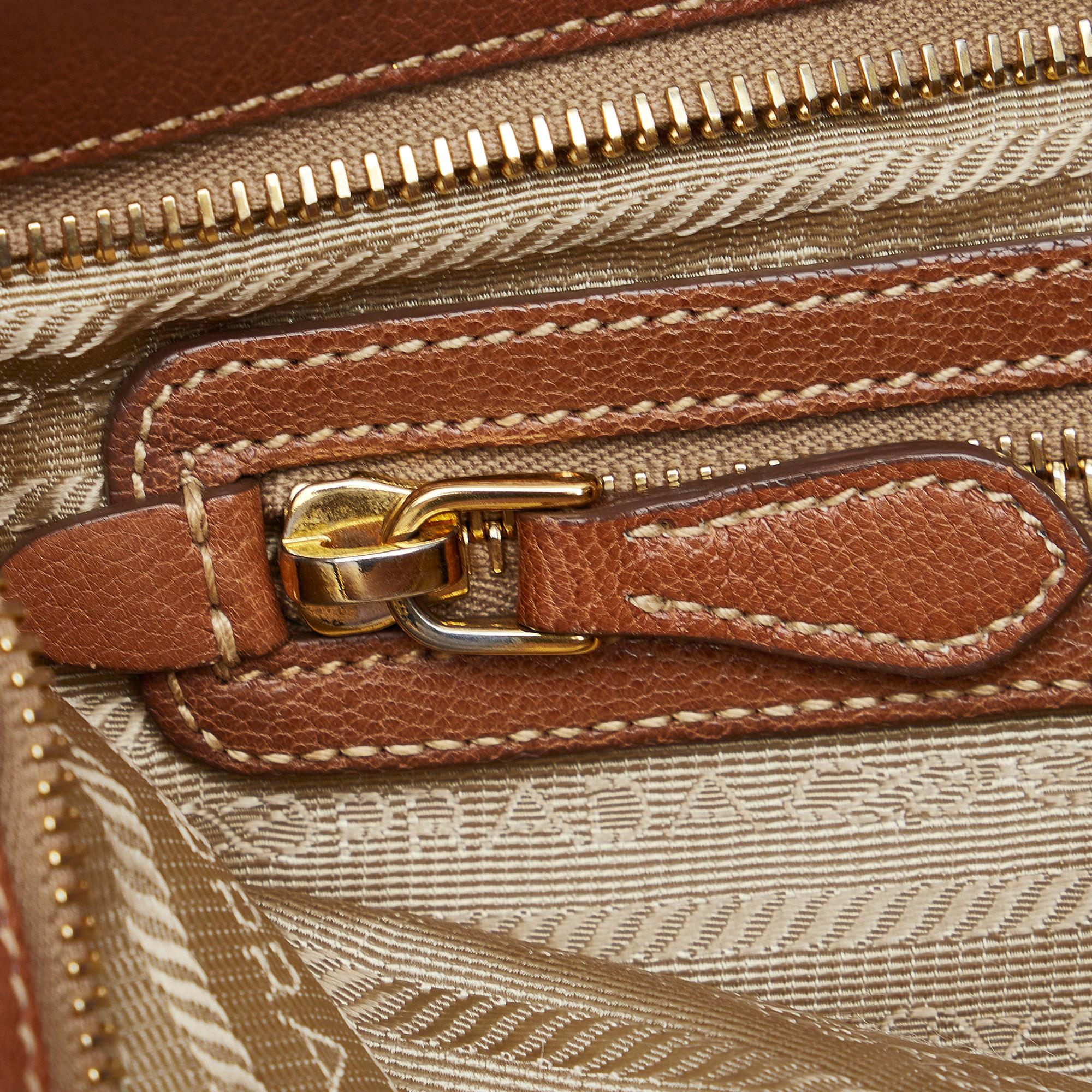 Prada Canapa Logo Crossbody Bag (SHG-vnSBEh)