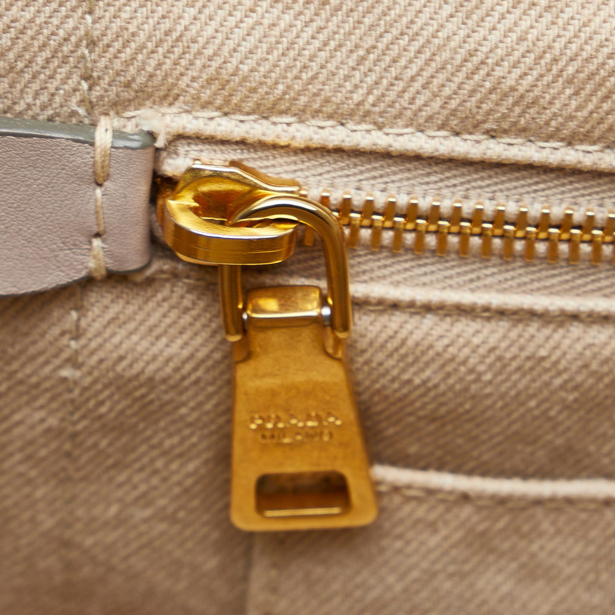 Prada Canapa Logo Handbag (SHG-m9Oadi)