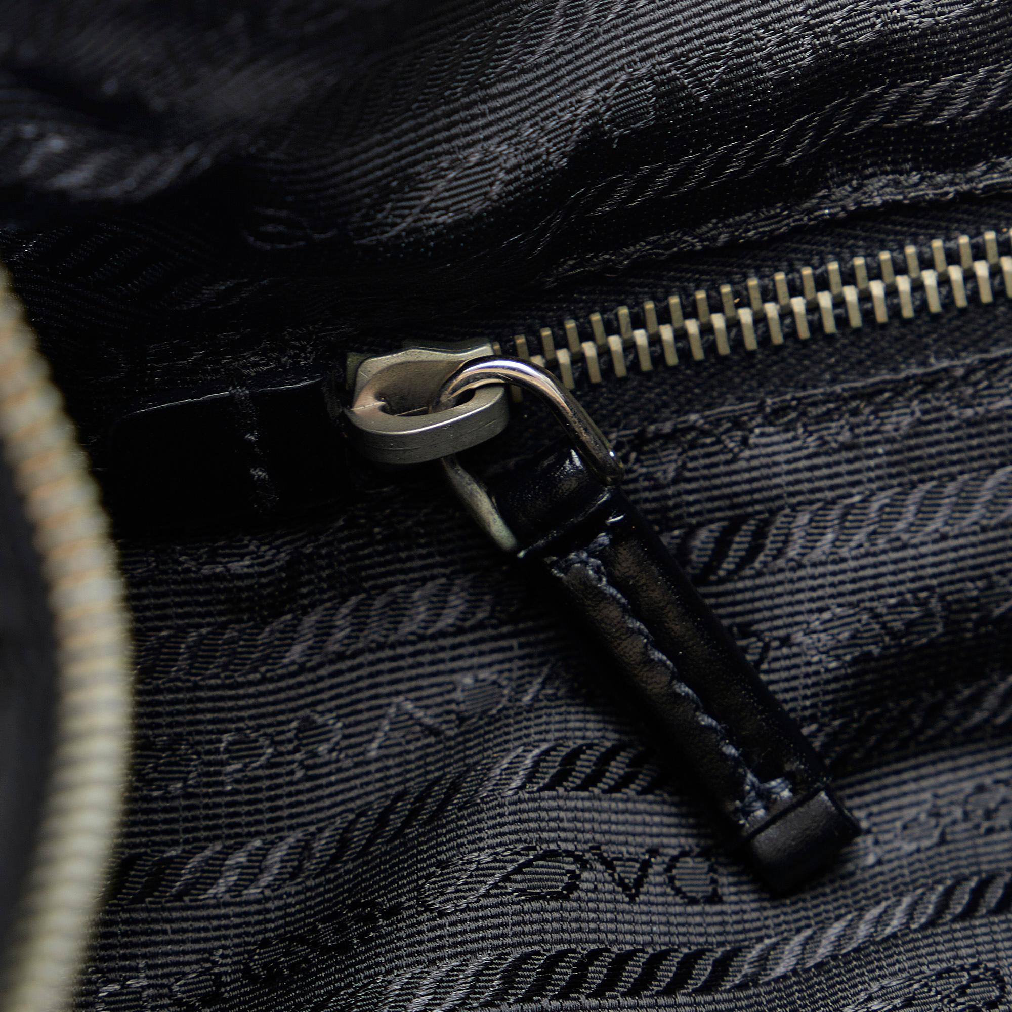 Prada Canapa Logo Tessuto Hobo (SHG-Cvv5rc)
