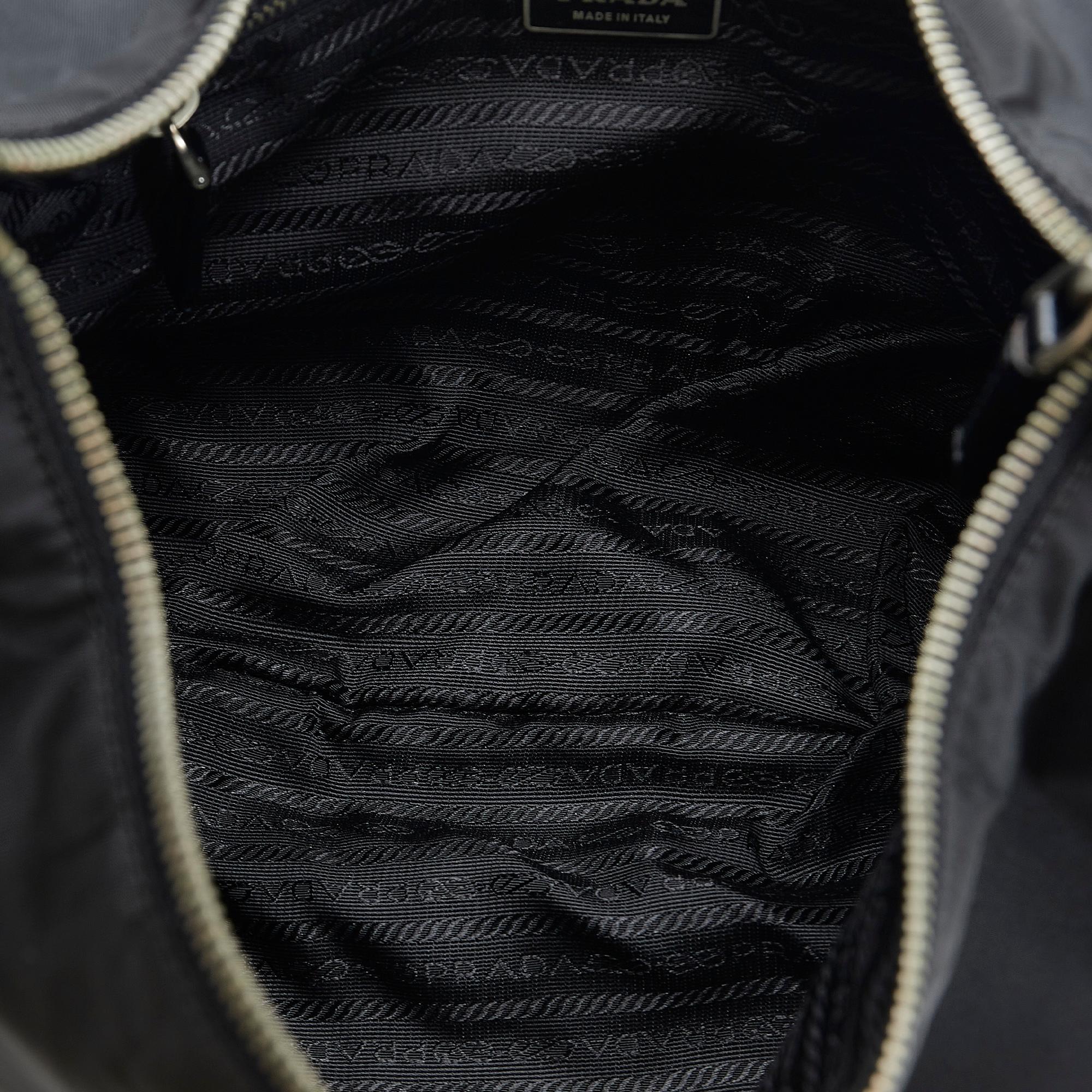 Prada Canapa Logo Tessuto Hobo (SHG-Cvv5rc)