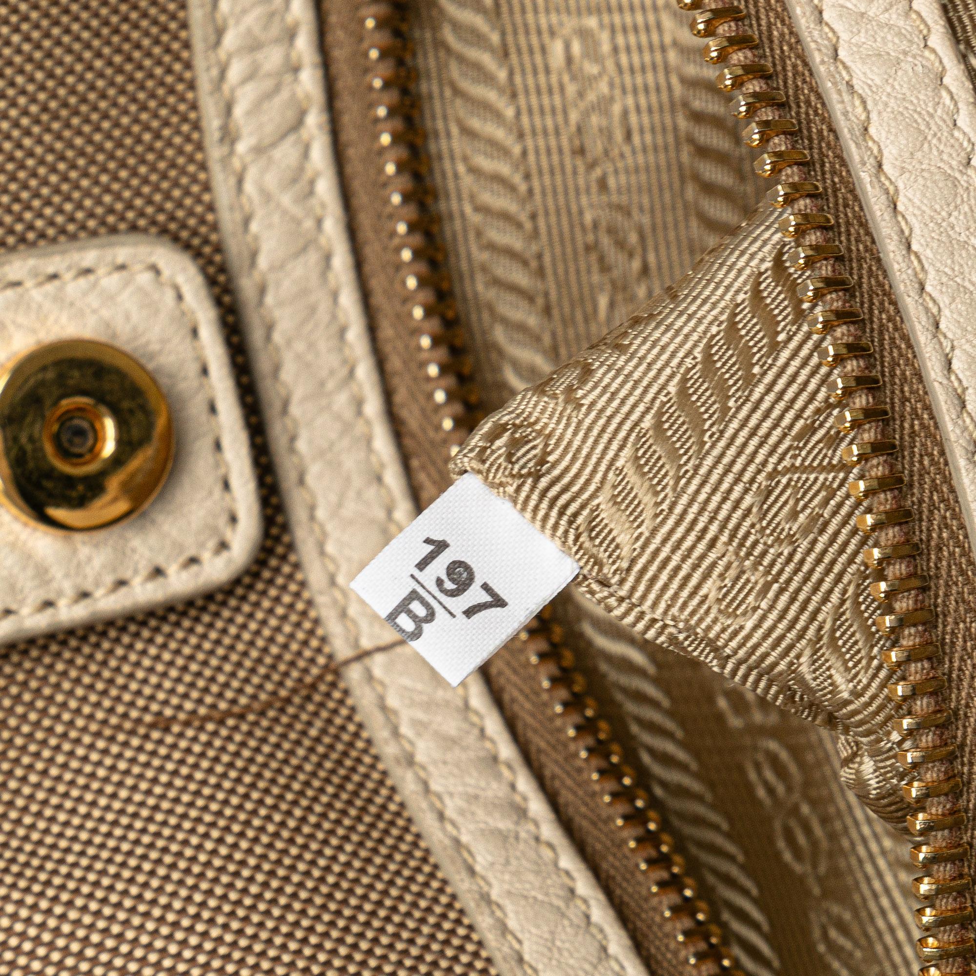 Prada Canvas Canapa Logo Satchel (SHG-Haws7D)