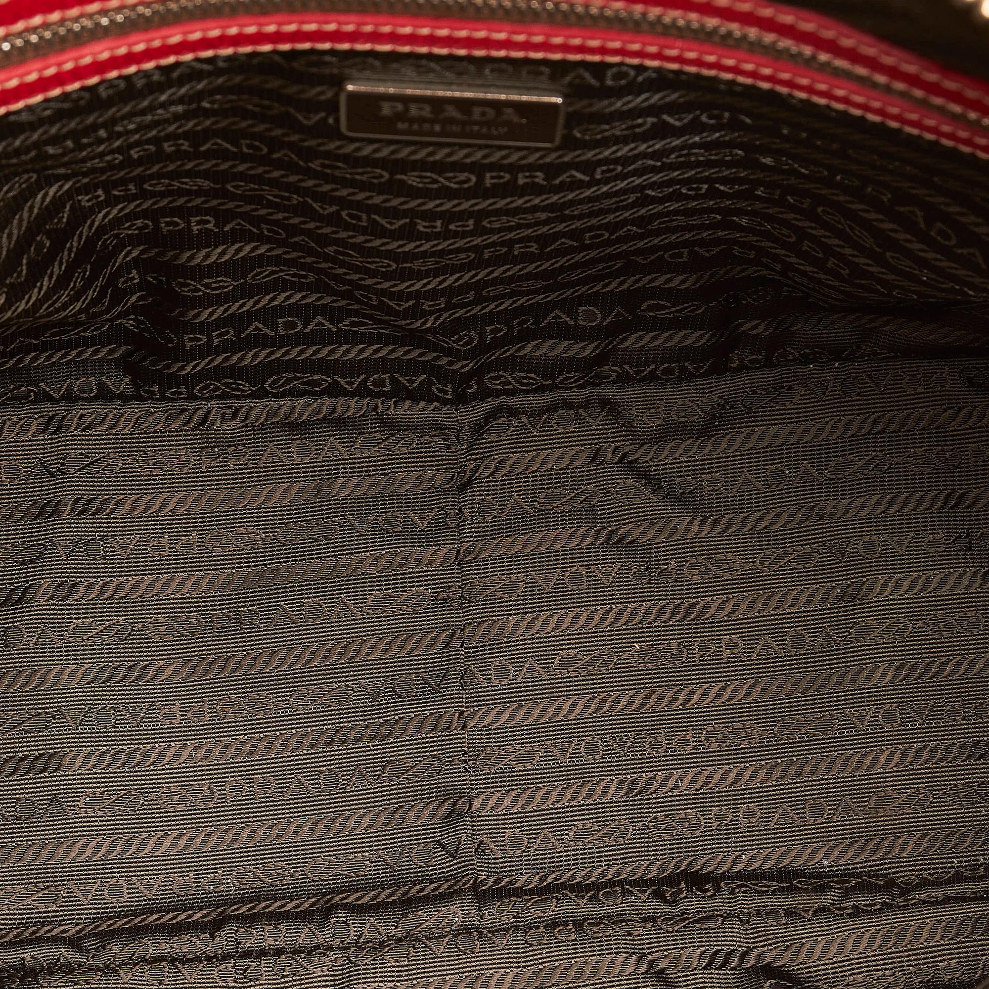 Prada Canvas Handbag (SHG-dtqioM)