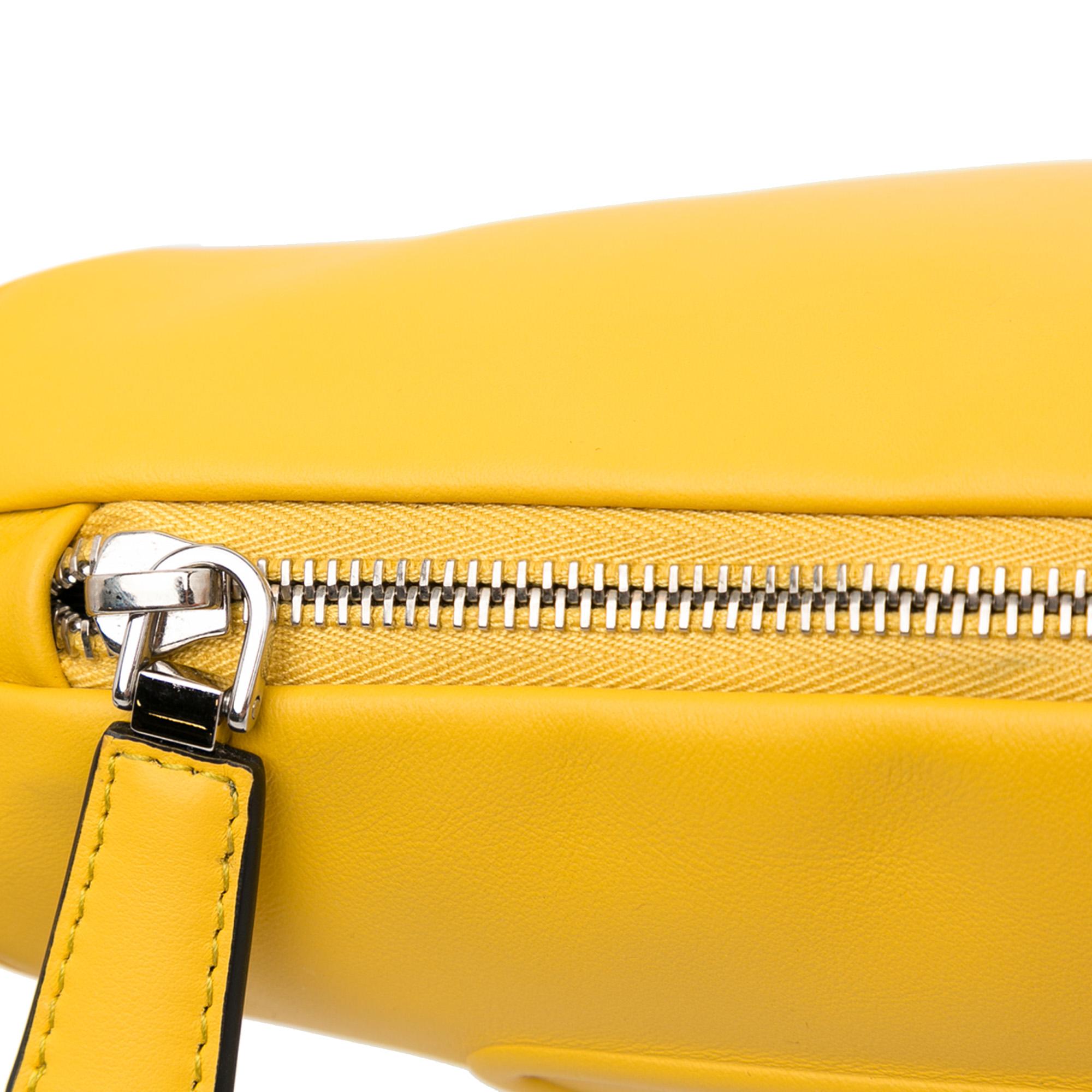 Prada Grace Lux Triangle Crossbody (SHG-rrzMkw)