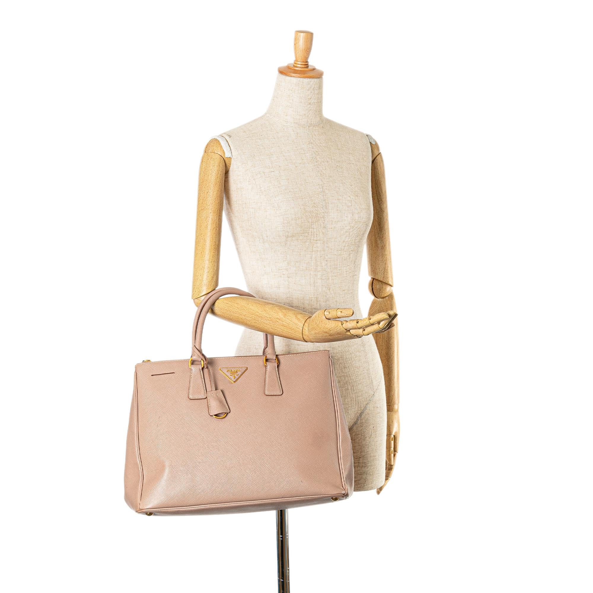 Prada Large Saffiano Galleria Double Zip (SHG-XX4cMw)