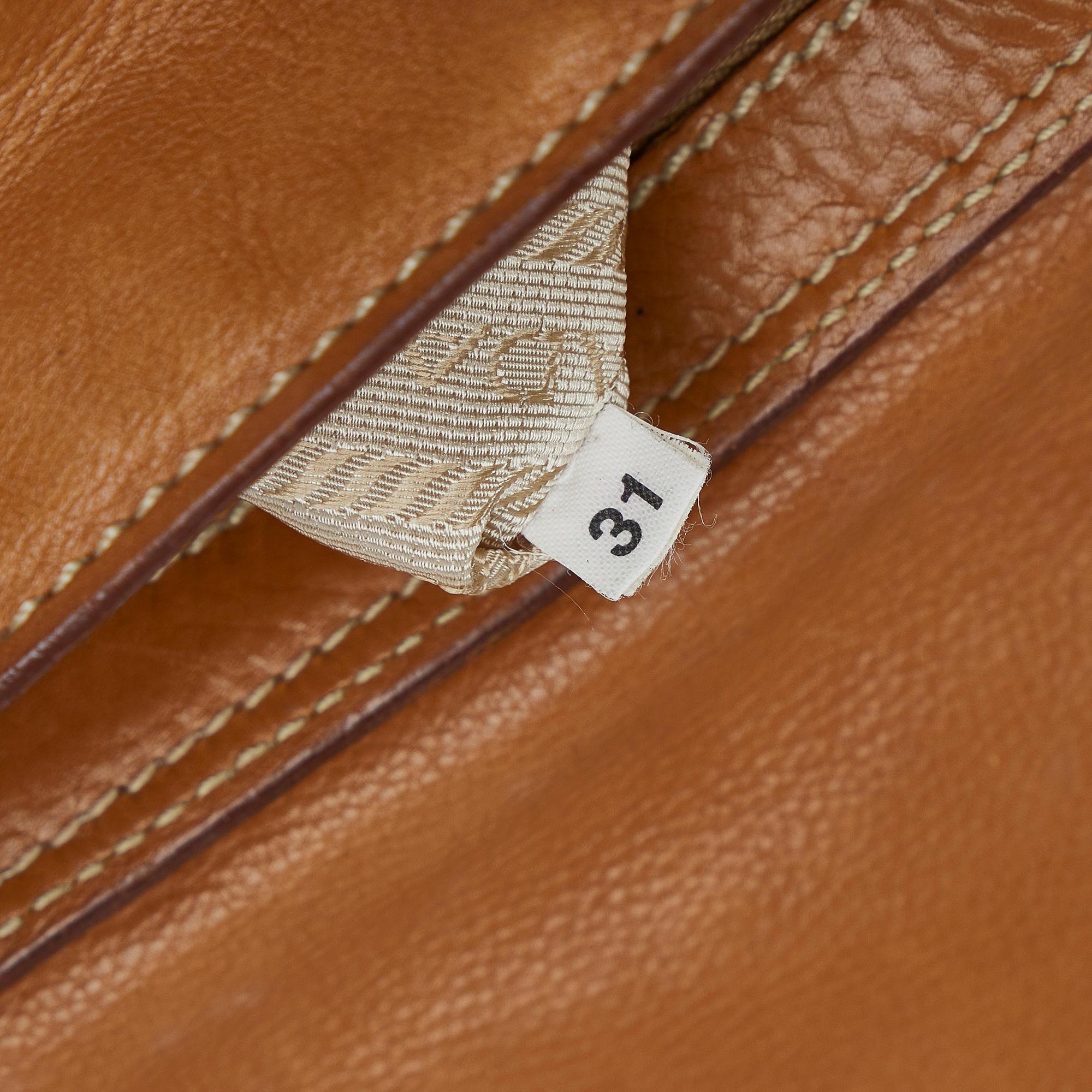 Prada Leather Shoulder Bag (SHG-SkNS14)