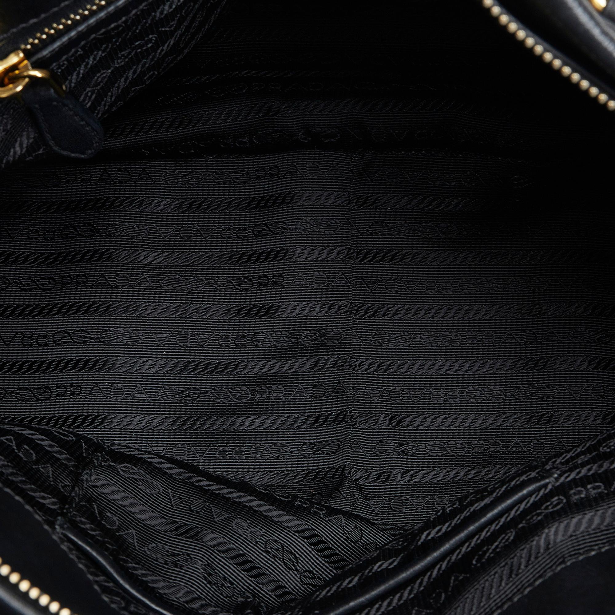 Prada Leather Tote Bag (SHG-D4pUnz)