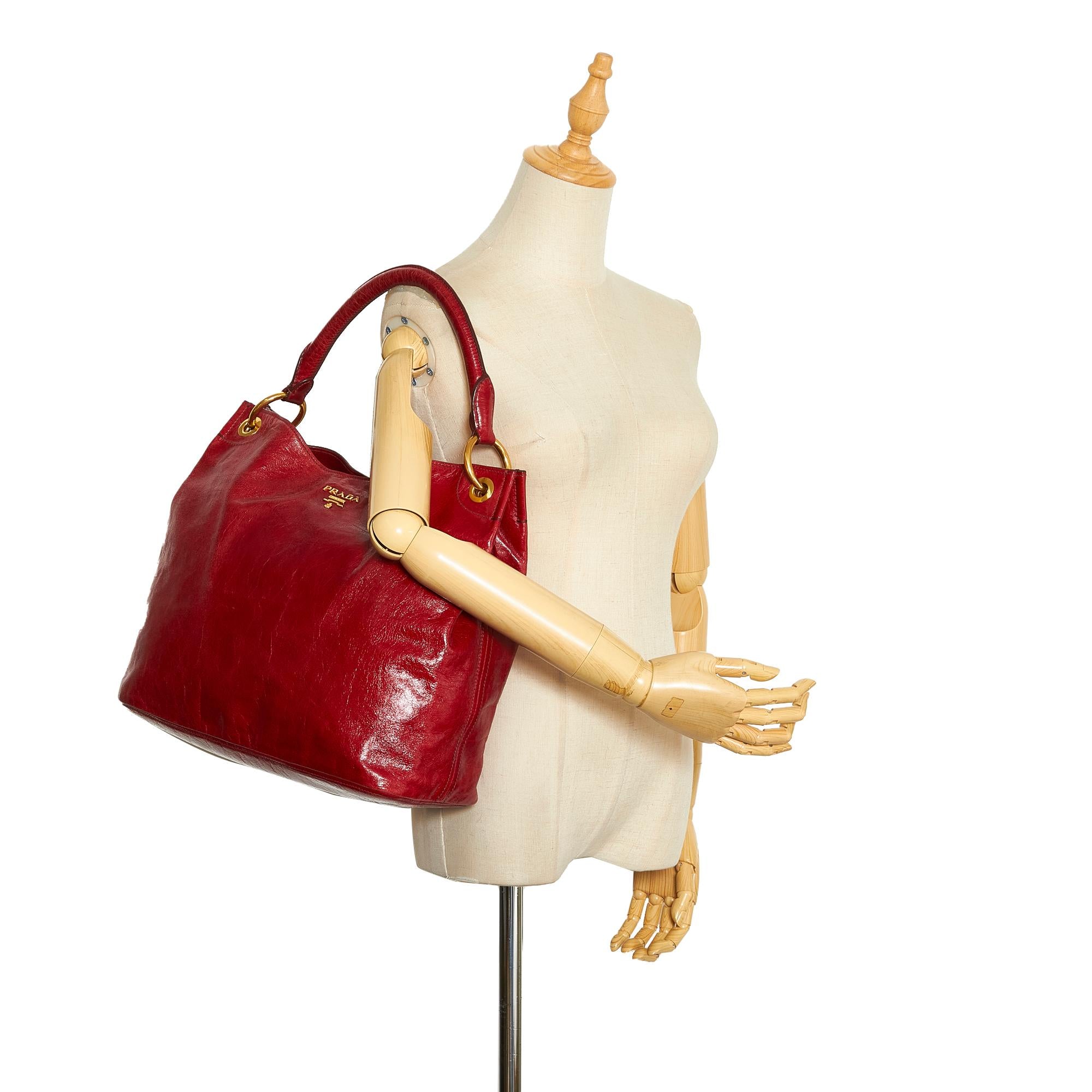 Prada Leather Tote (SHG-hygIUP)