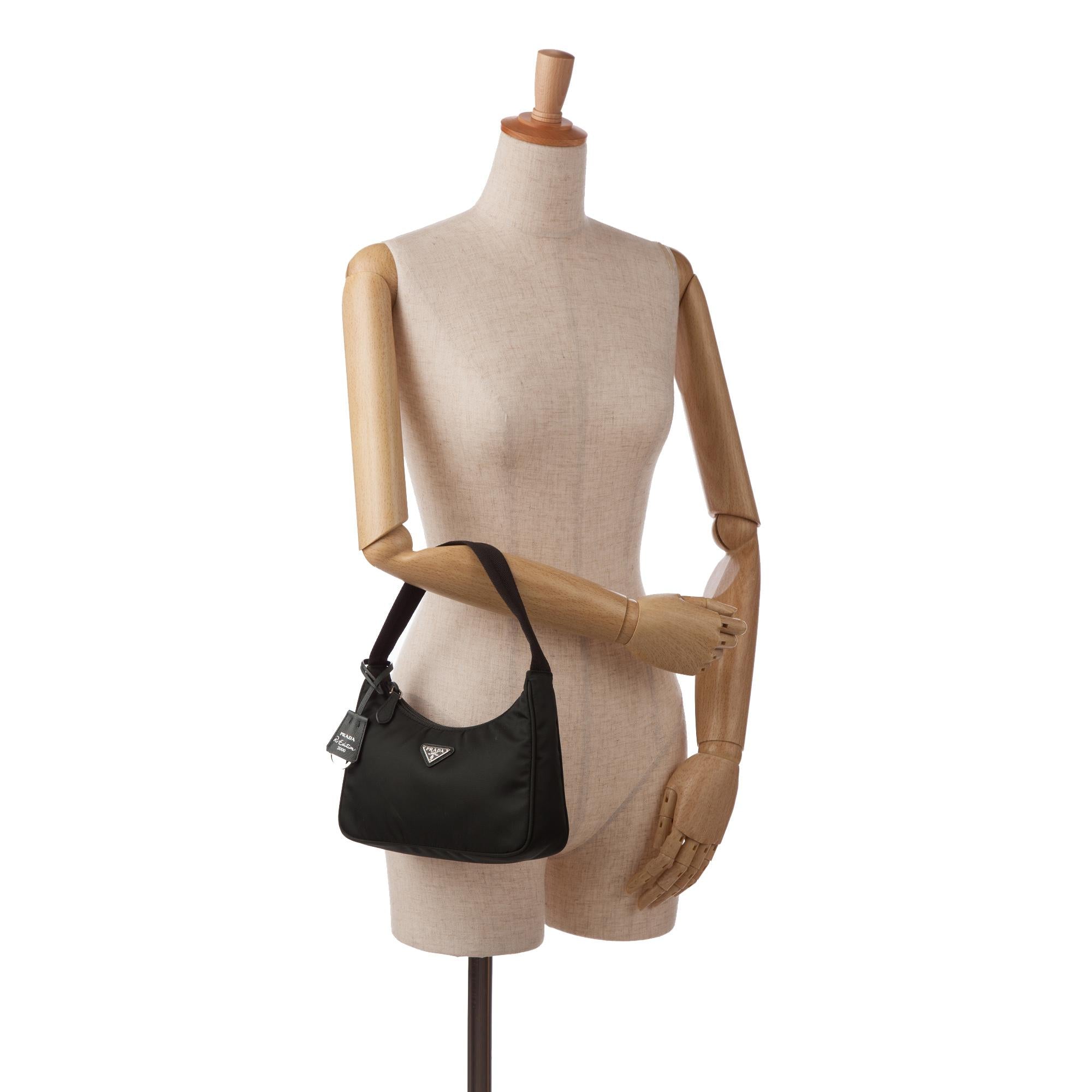 Prada Mini Tessuto Re Edition 2000 Baguette (SHG-dmUPtN)