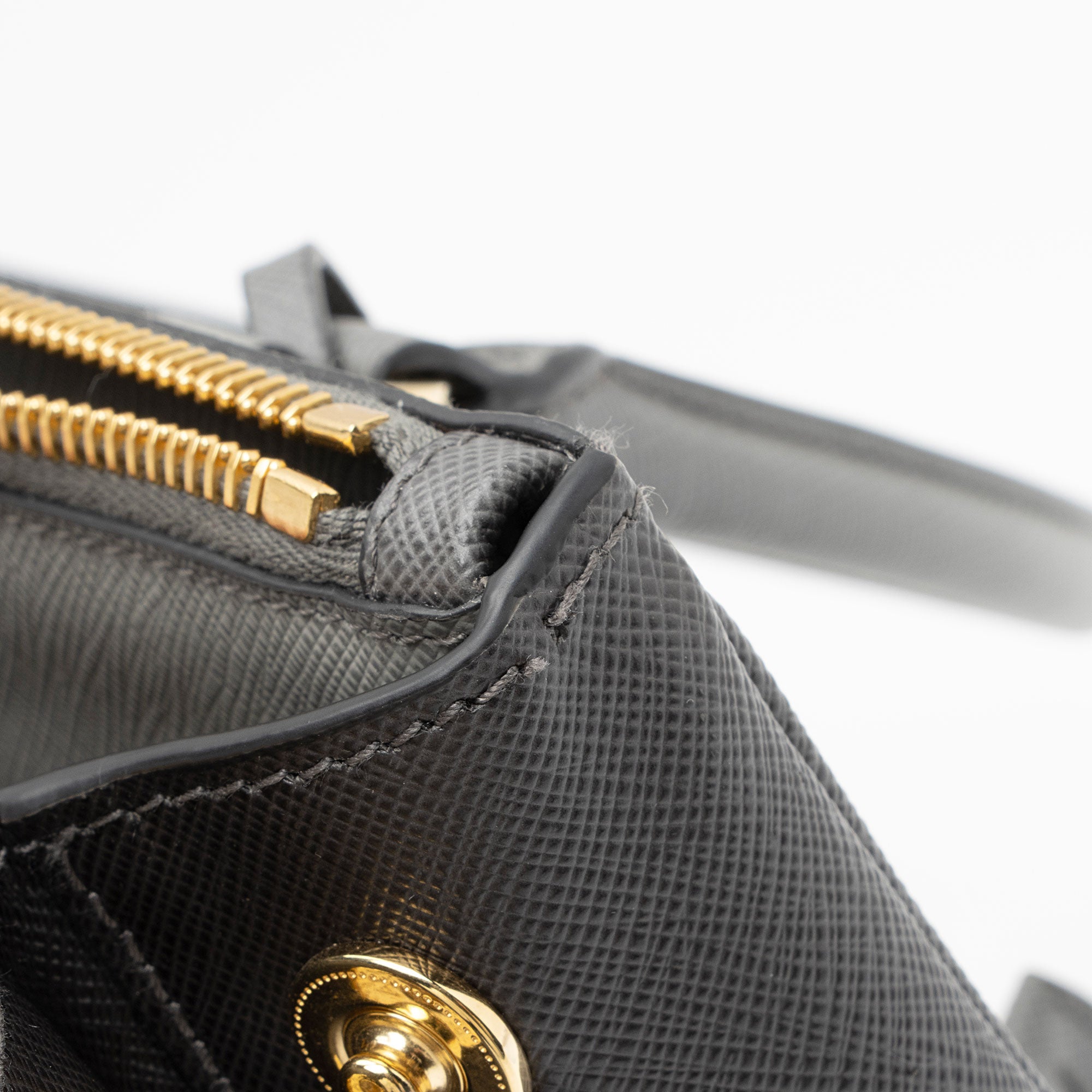 Prada Saffiano Ombre Lux Galleria Medium Tote (SHF-zz0GrF)