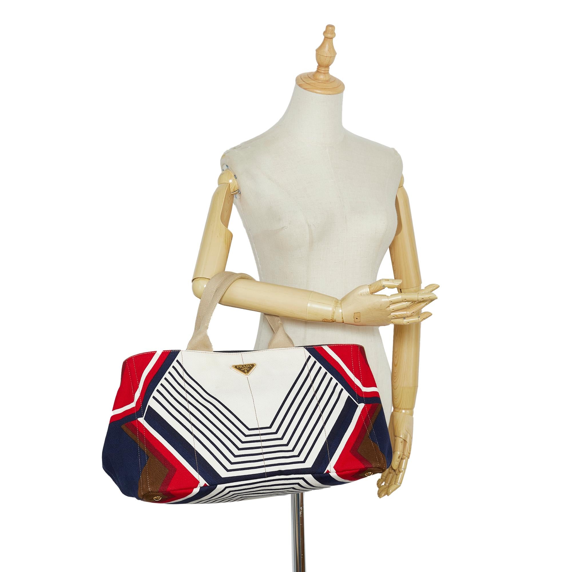 Prada Printed Canapa Tote (SHG-weCQKW)