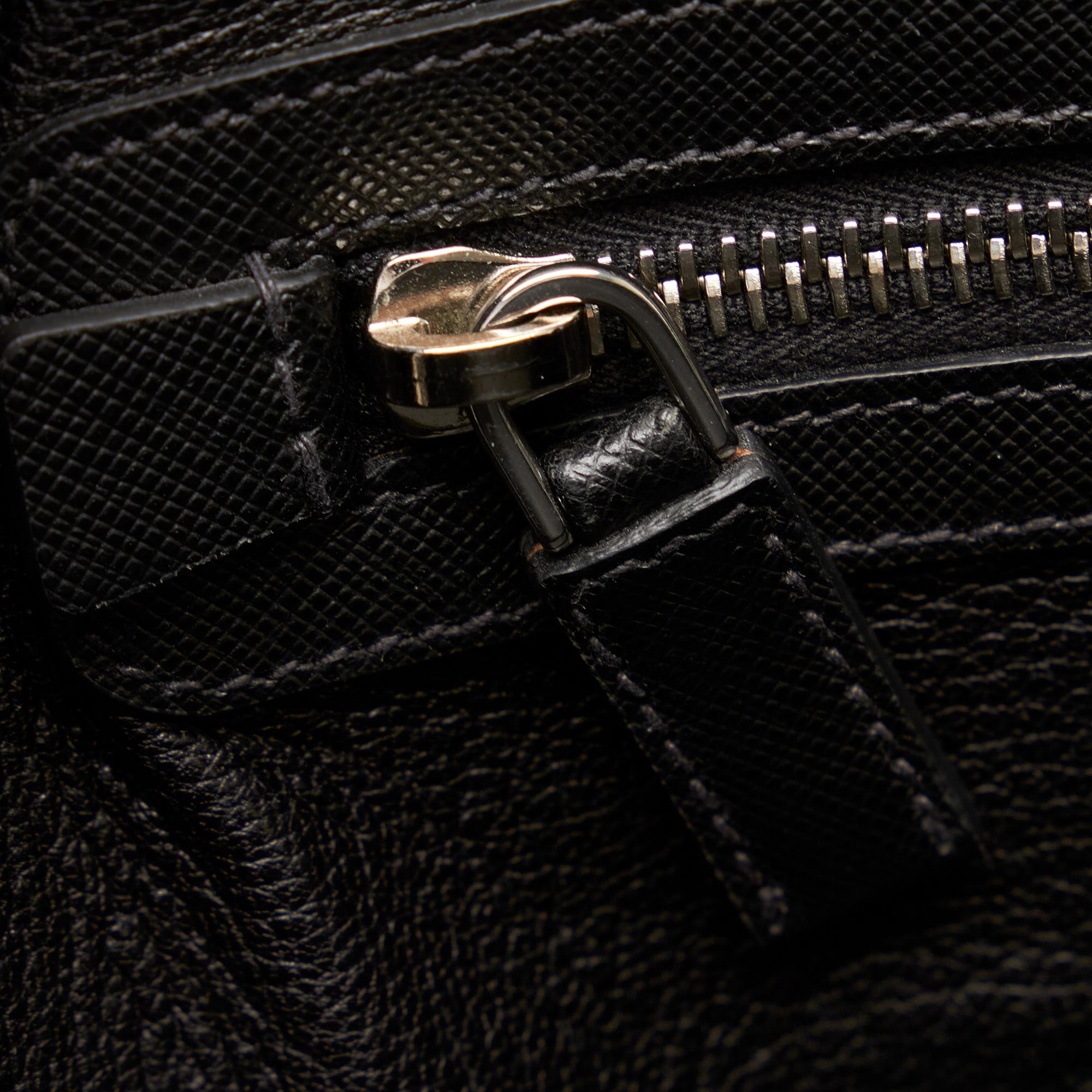 Prada Saffiano Business Bag (SHG-4UxAsG)