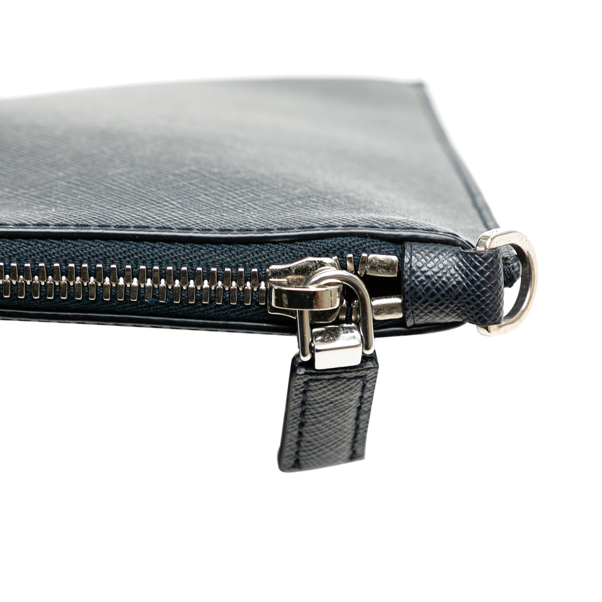 Prada Saffiano Clutch (SHG-3digsX)