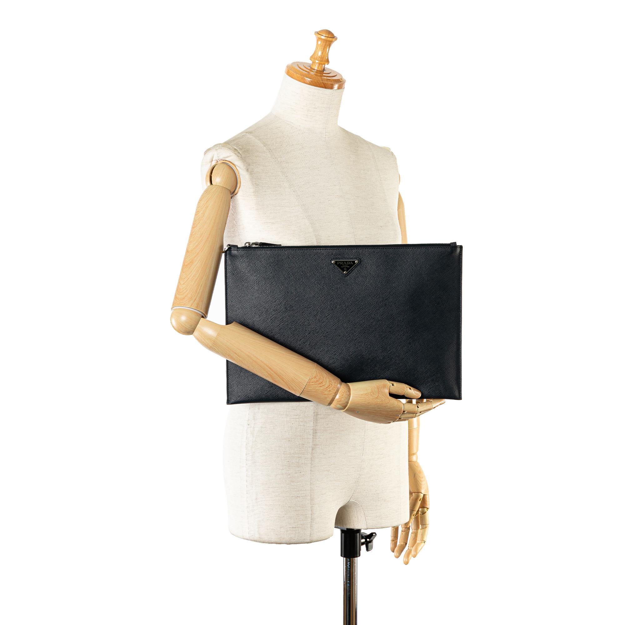 Prada Saffiano Clutch (SHG-3digsX)