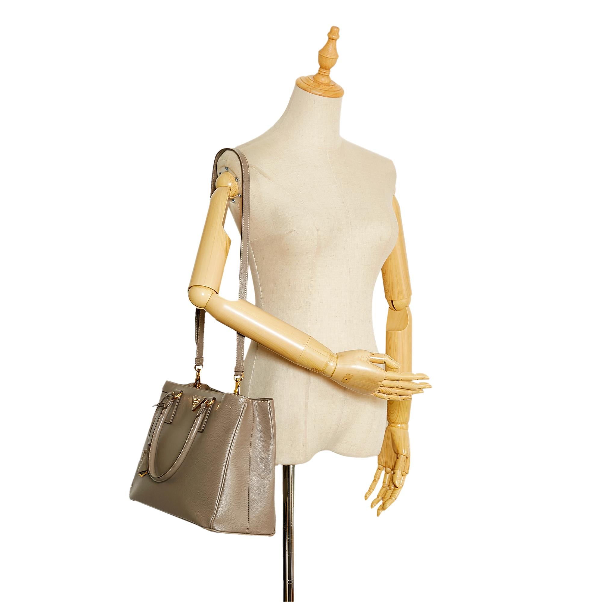 Prada Saffiano Lux Galleria (SHG-ddE84n)