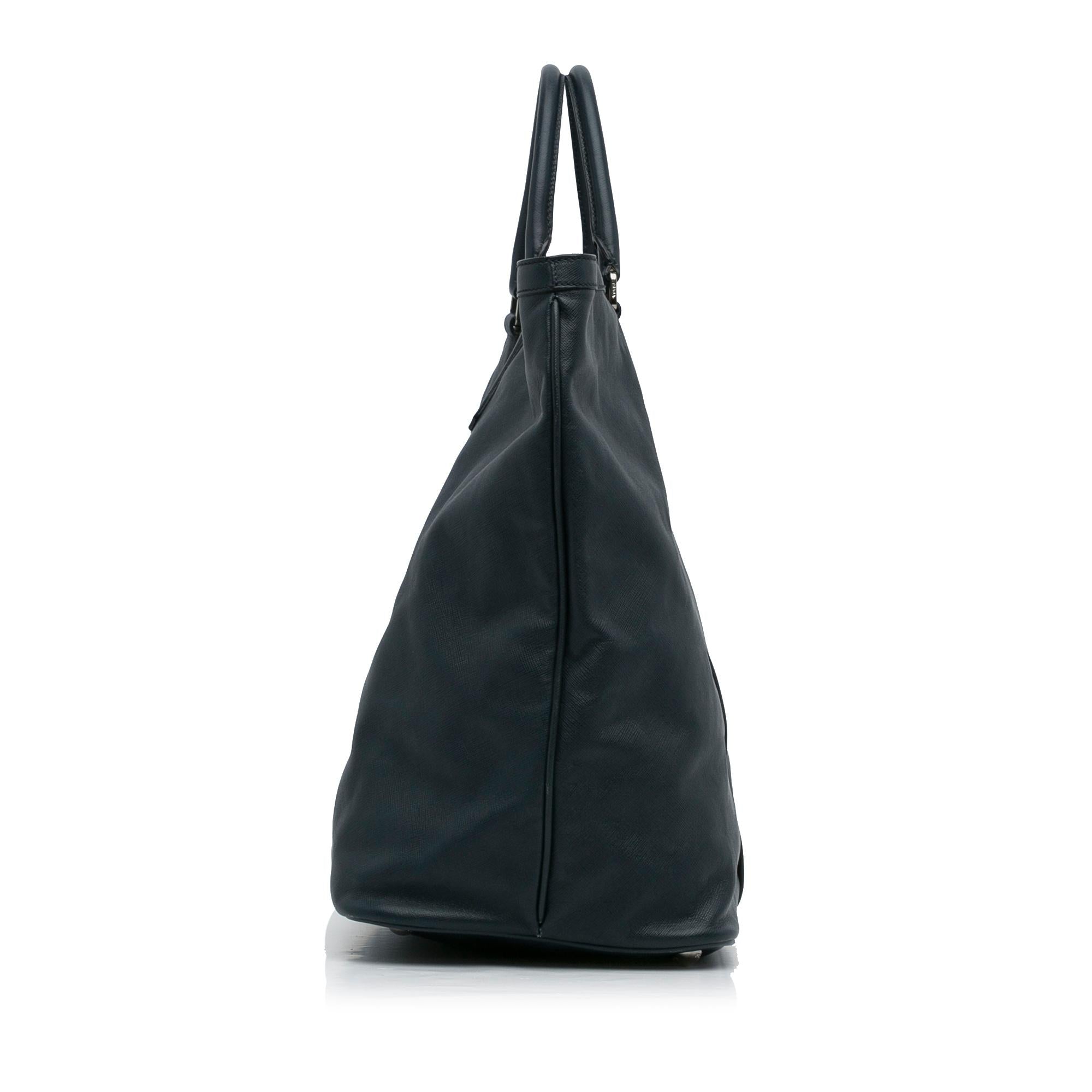 Prada Saffiano Lux Tote (SHG-Zhwhx1)