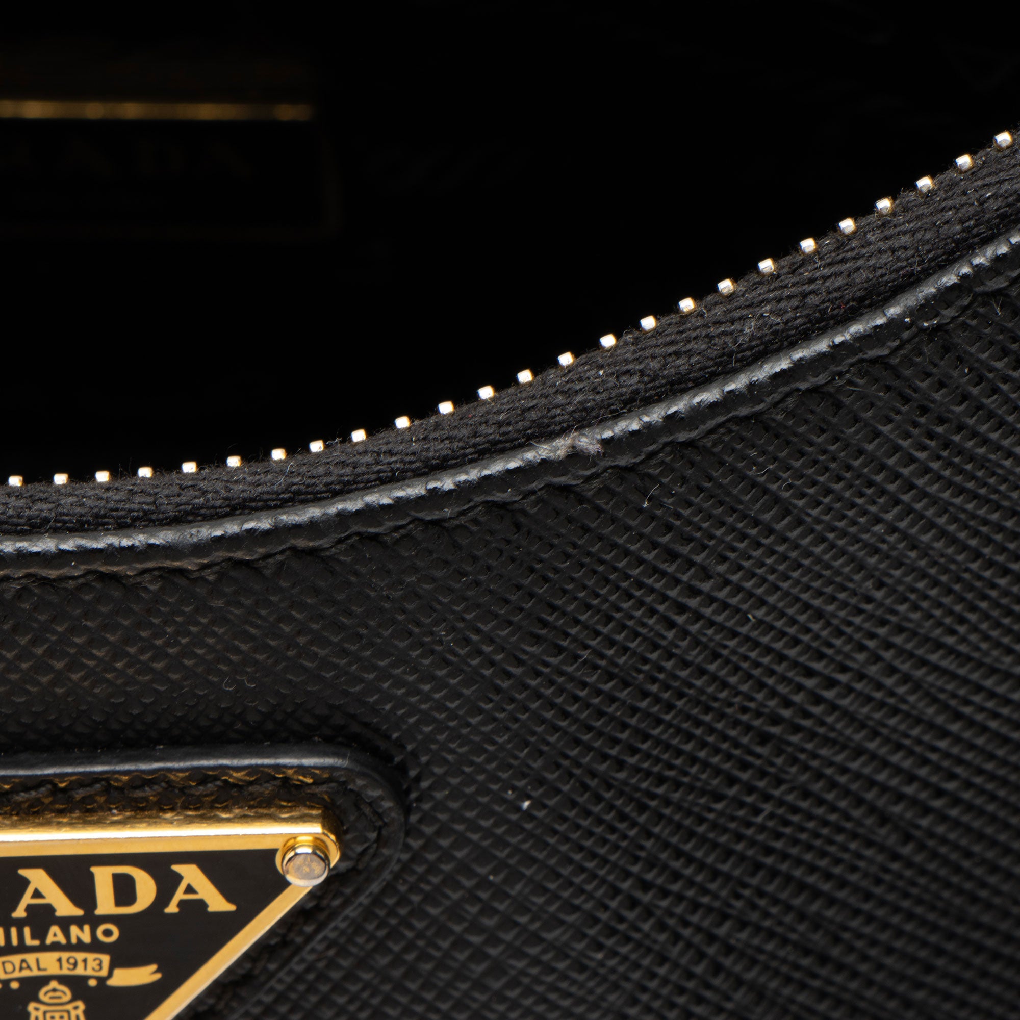 Prada Saffiano Re-Edition 2005 Crossbody