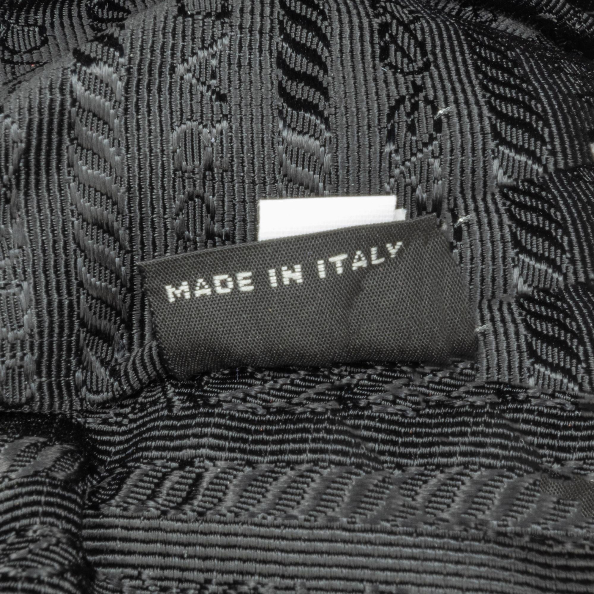 Prada Saffiano Re-Edition Zip Messenger (SHG-L9CUCl)