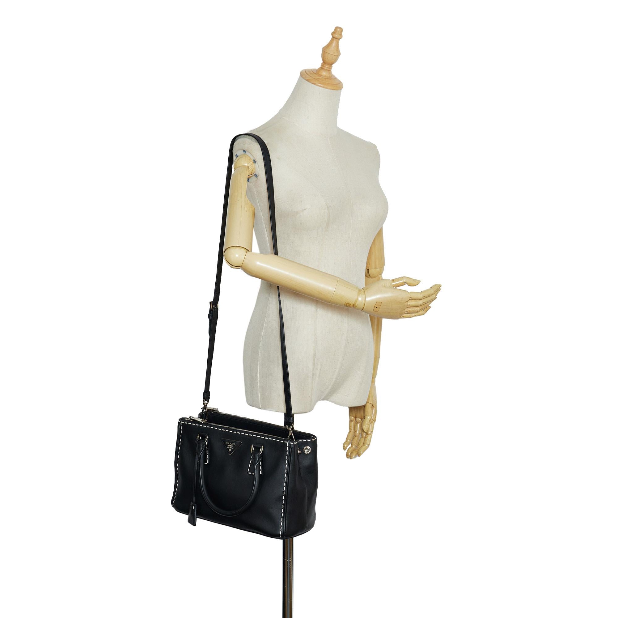 Prada Small City Calf Hand Stitched Galleria Double Zip (SHG-Tte58w)