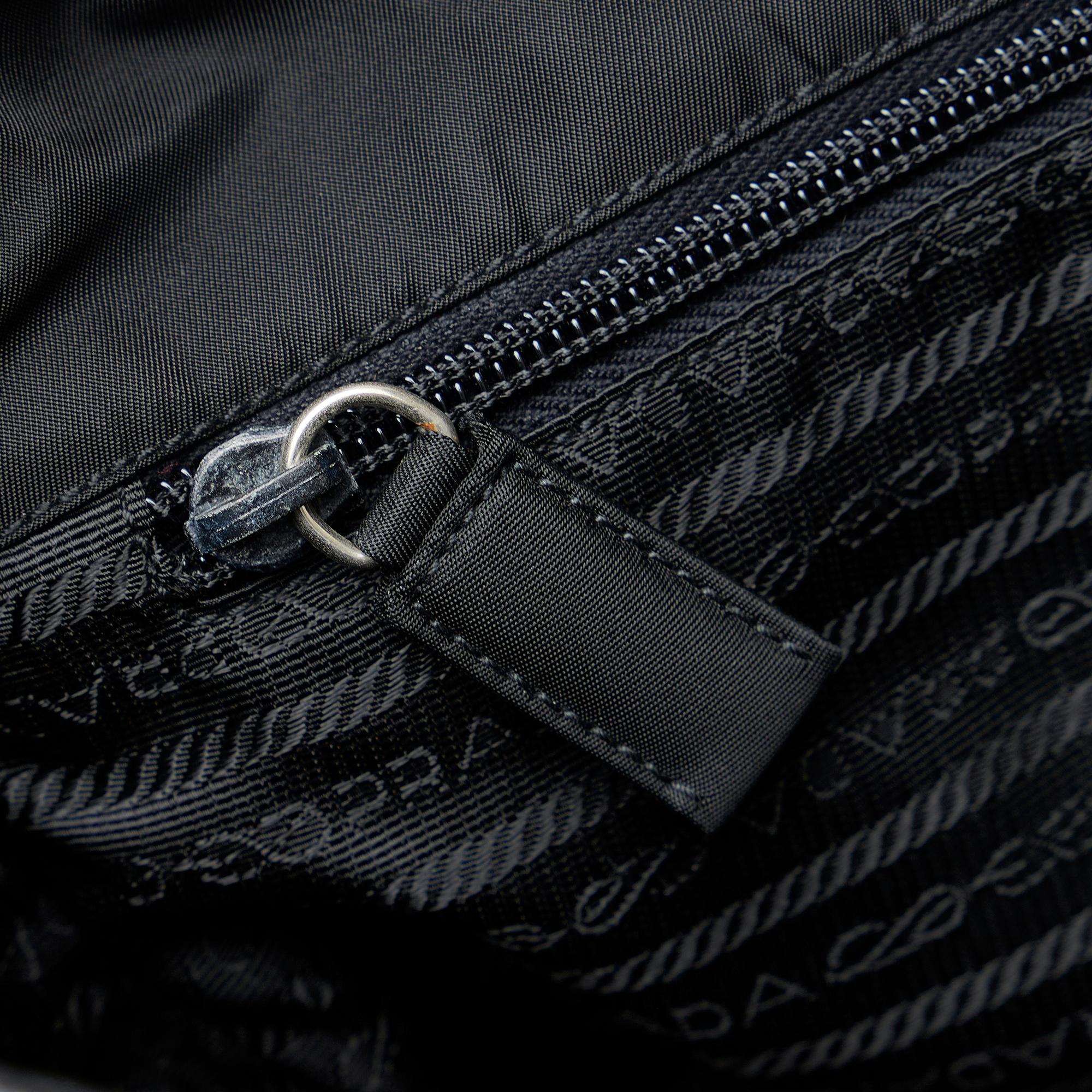 Prada Tessuto Crossbody (SHG-IUsqIR)