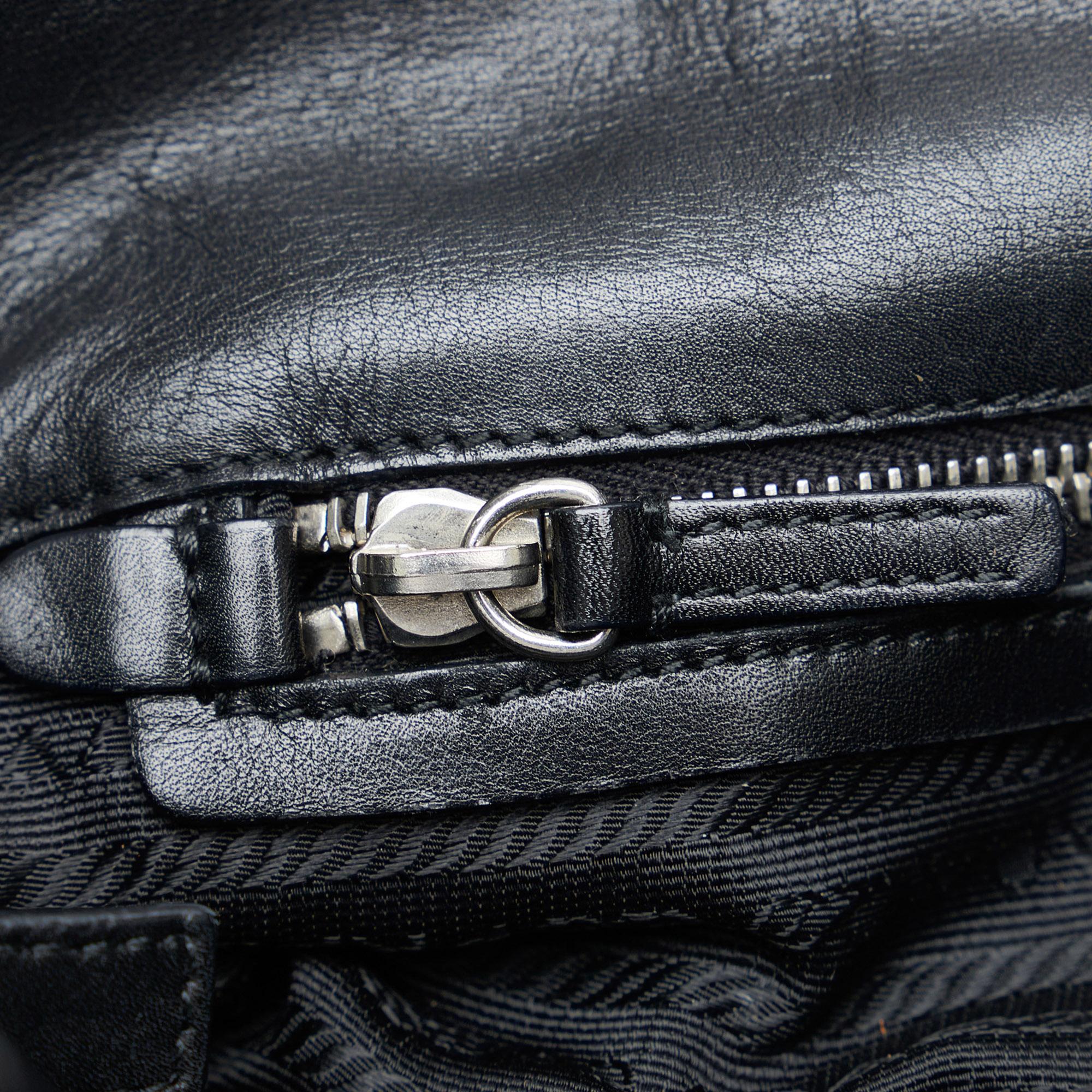 Prada Tessuto Easy Shoulder Bag (SHG-xfMhzc)