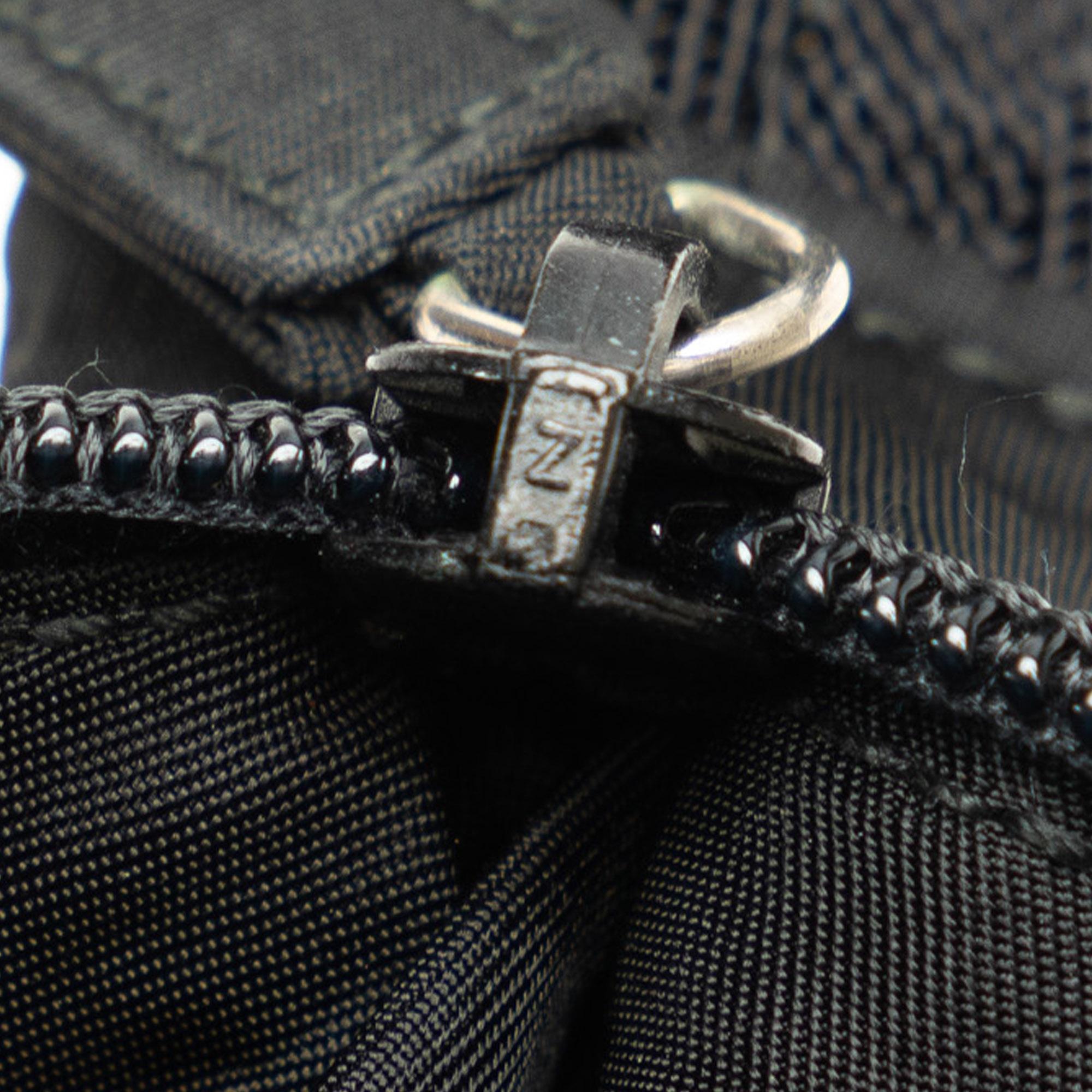 Prada Tessuto Re-Edition 2000 Baguette (SHG-06ayLC)