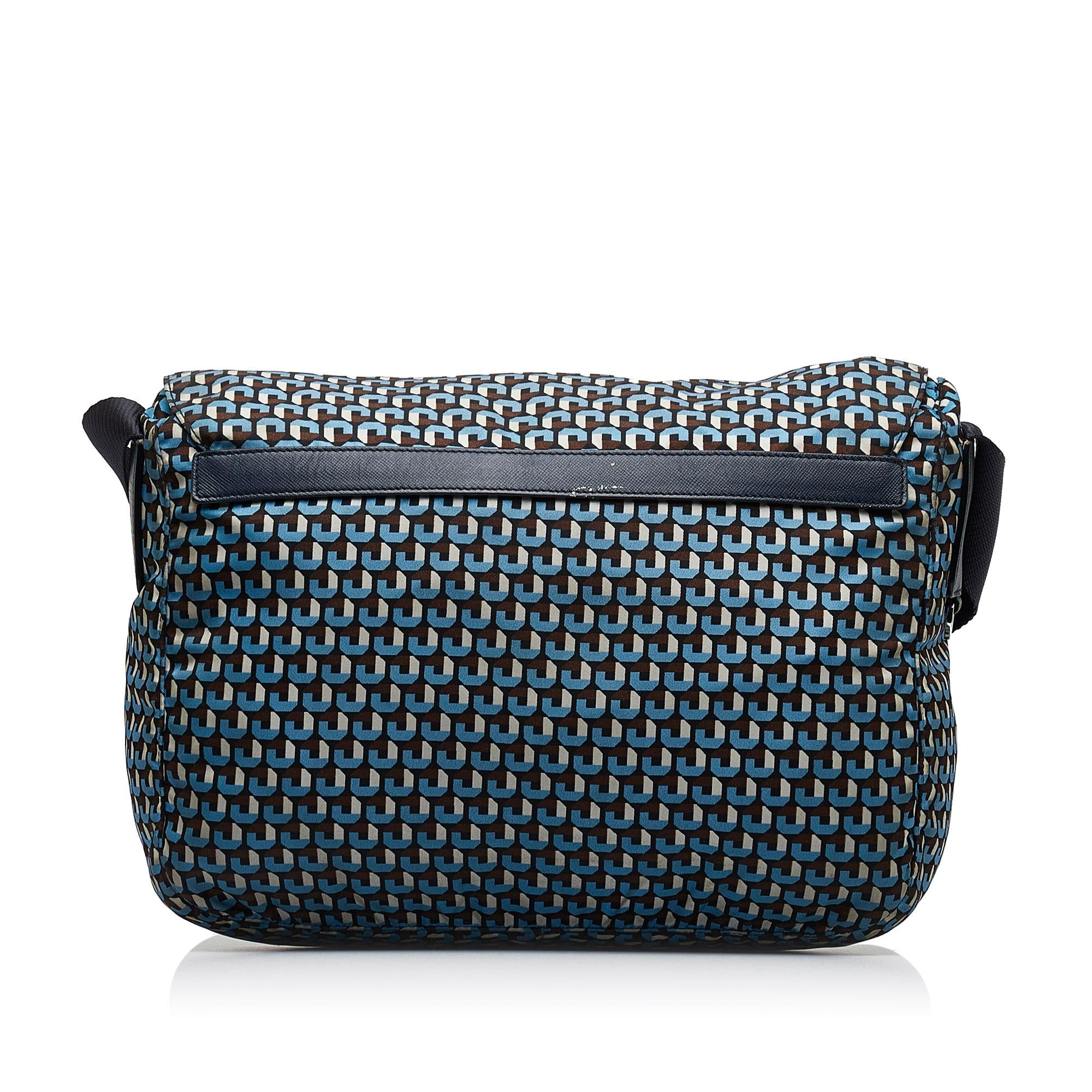 Prada Tessuto Stampato Messenger Bag (SHG-xUHggw)