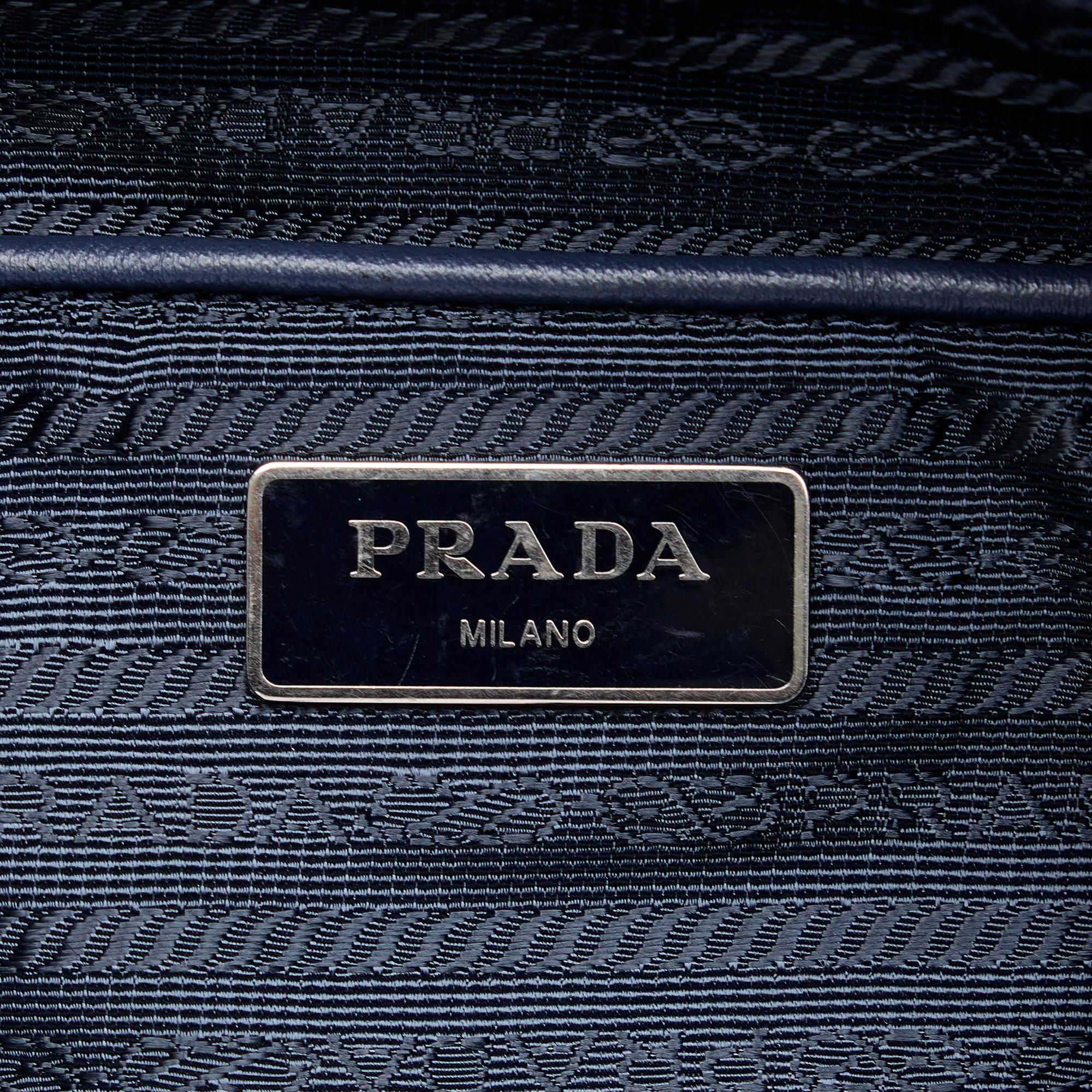 Prada Tessuto Stampato Messenger Bag (SHG-xUHggw)