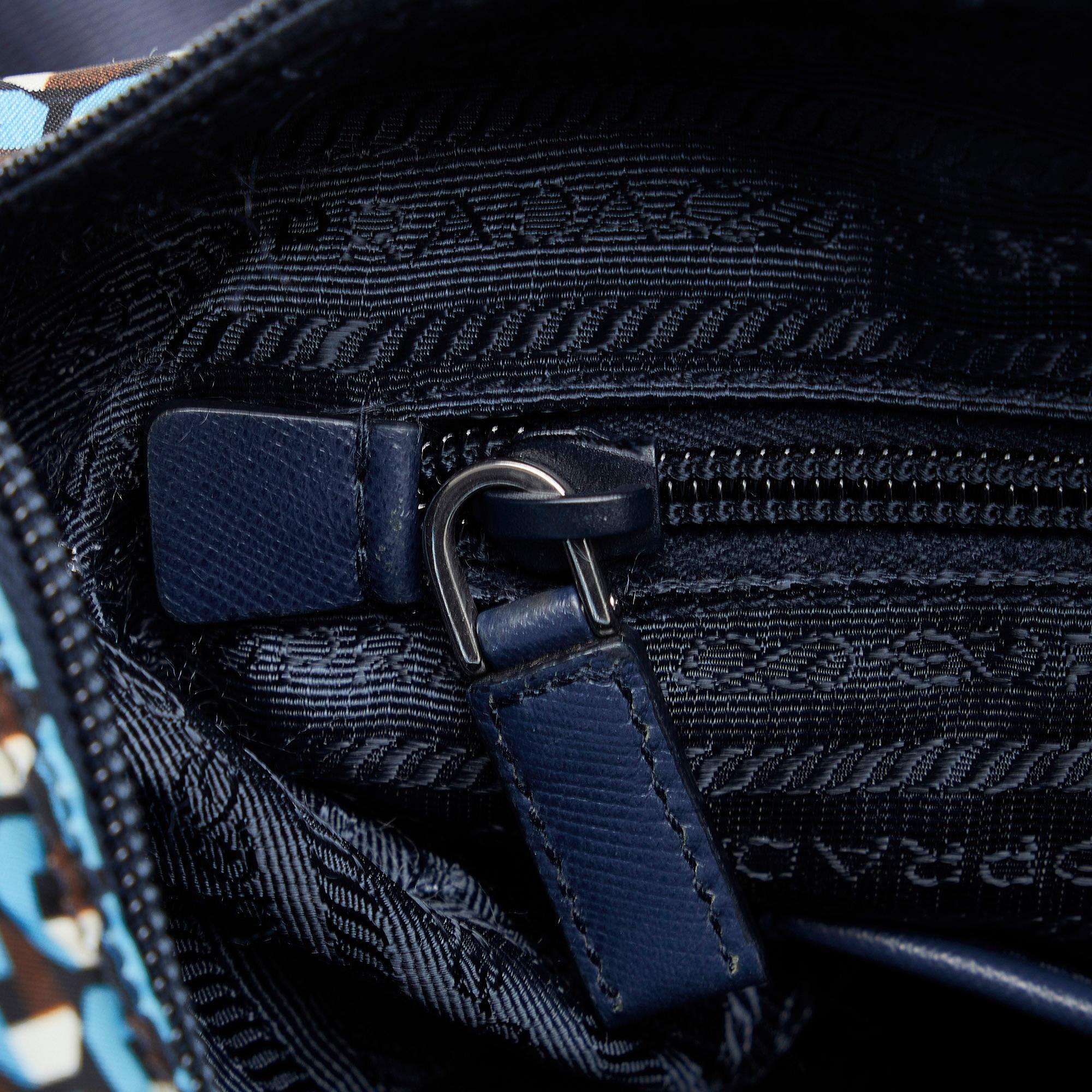 Prada Tessuto Stampato Messenger Bag (SHG-xUHggw)