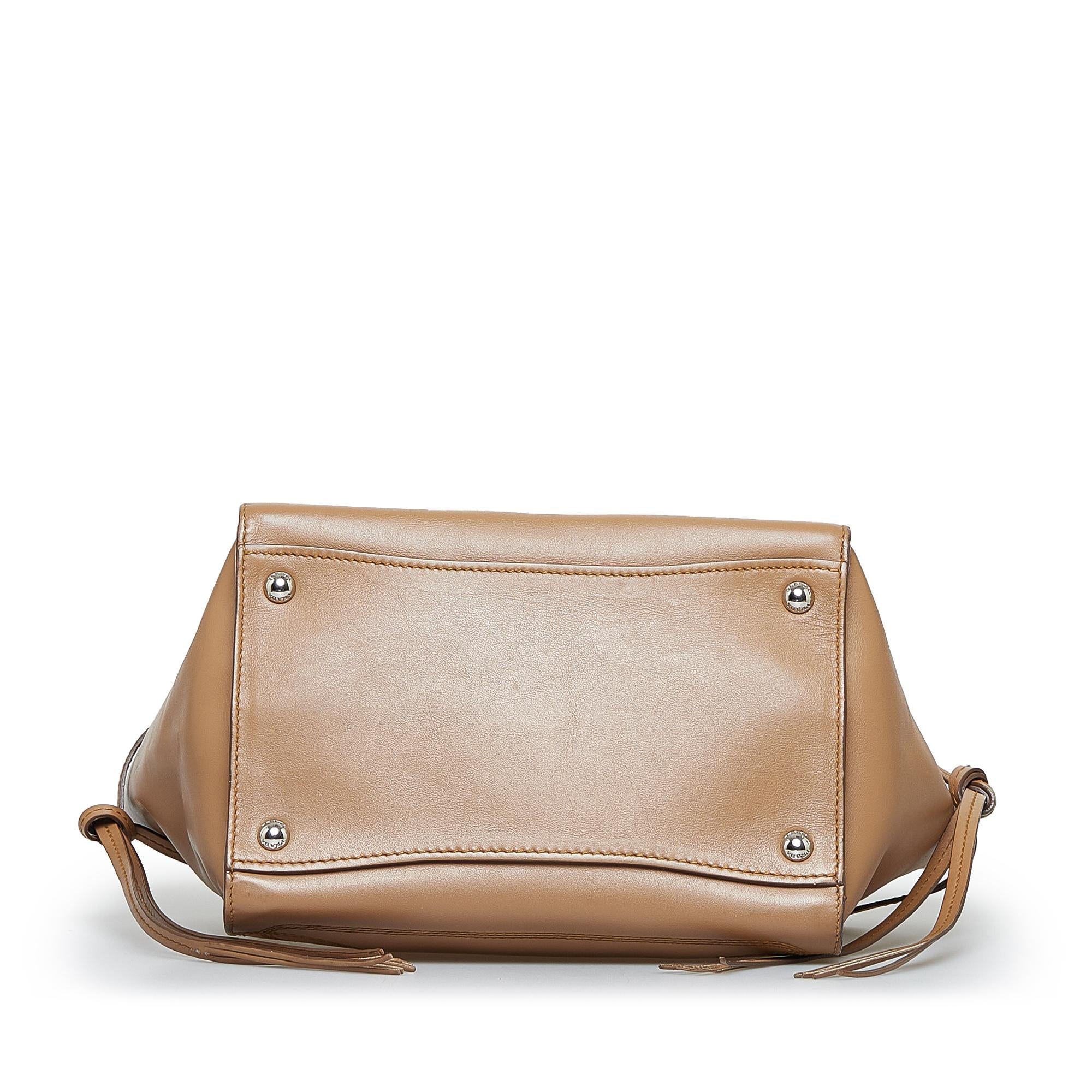 Prada Twin Pocket Leather Handbag (SHG-qE770v)