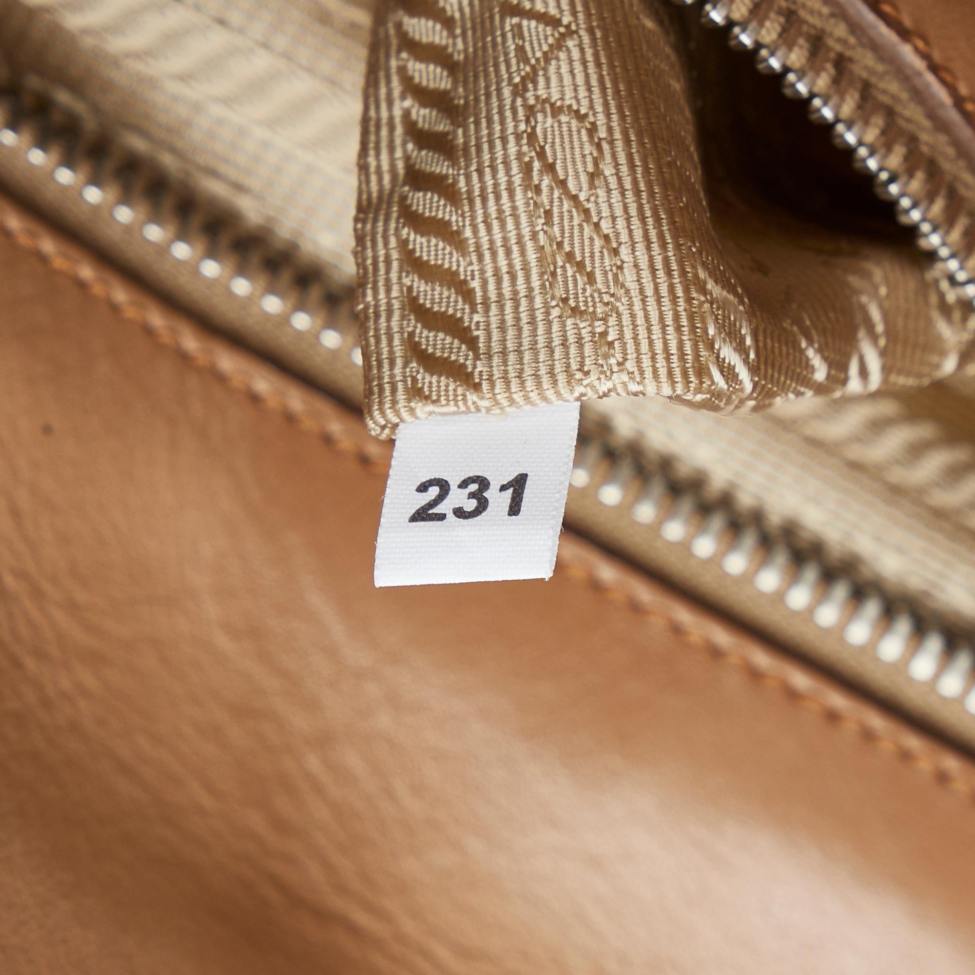 Prada Twin Pocket Leather Handbag (SHG-qE770v)