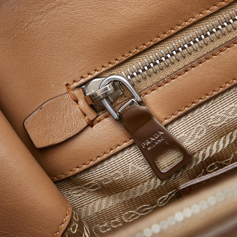Prada Twin Pocket Leather Handbag (SHG-qE770v)