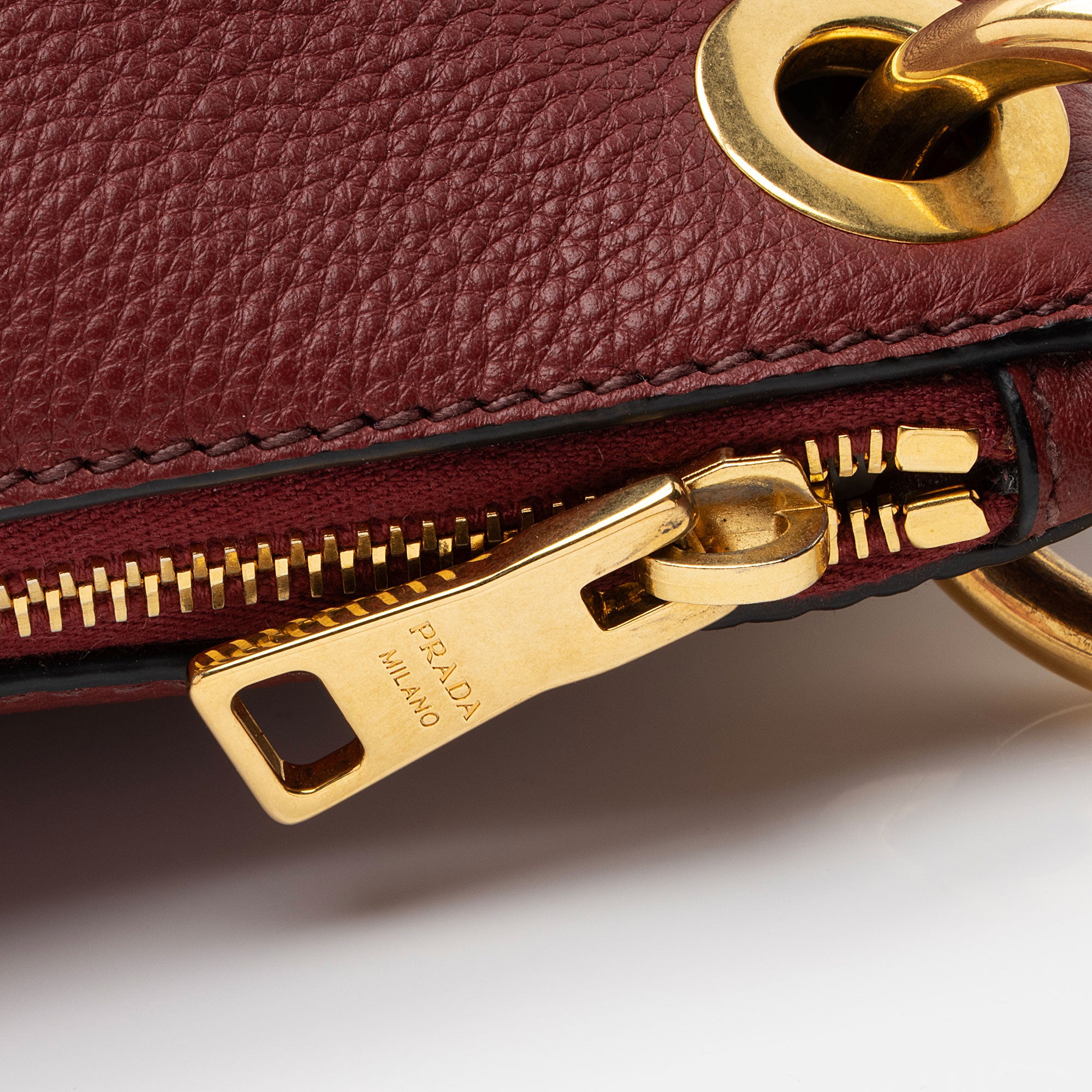 Prada Vitello Daino Belted Zip Shoulder Bag (SHF-ZmoFVU)