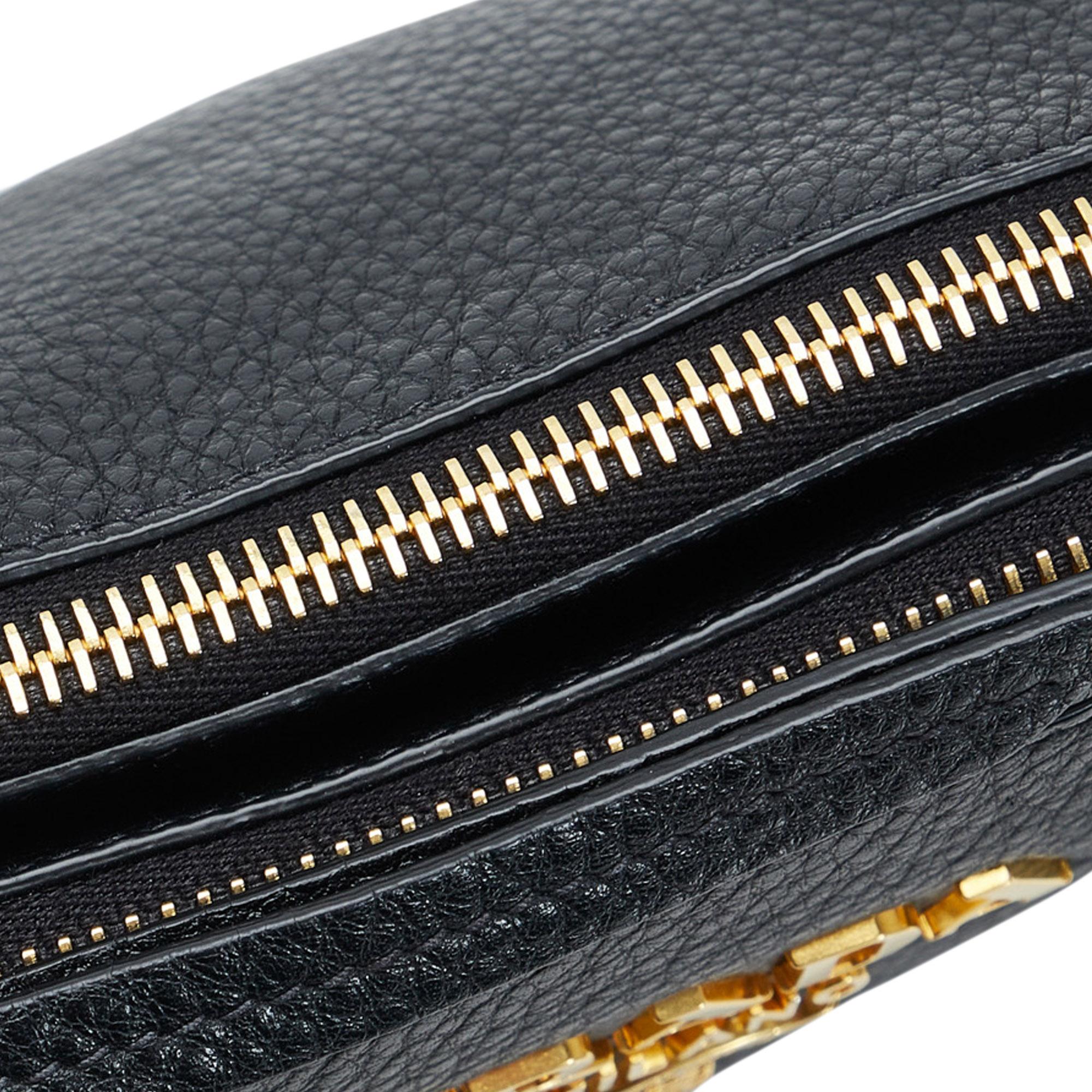 Prada Vitello Daino Crossbody Bag (SHG-9IZViX)