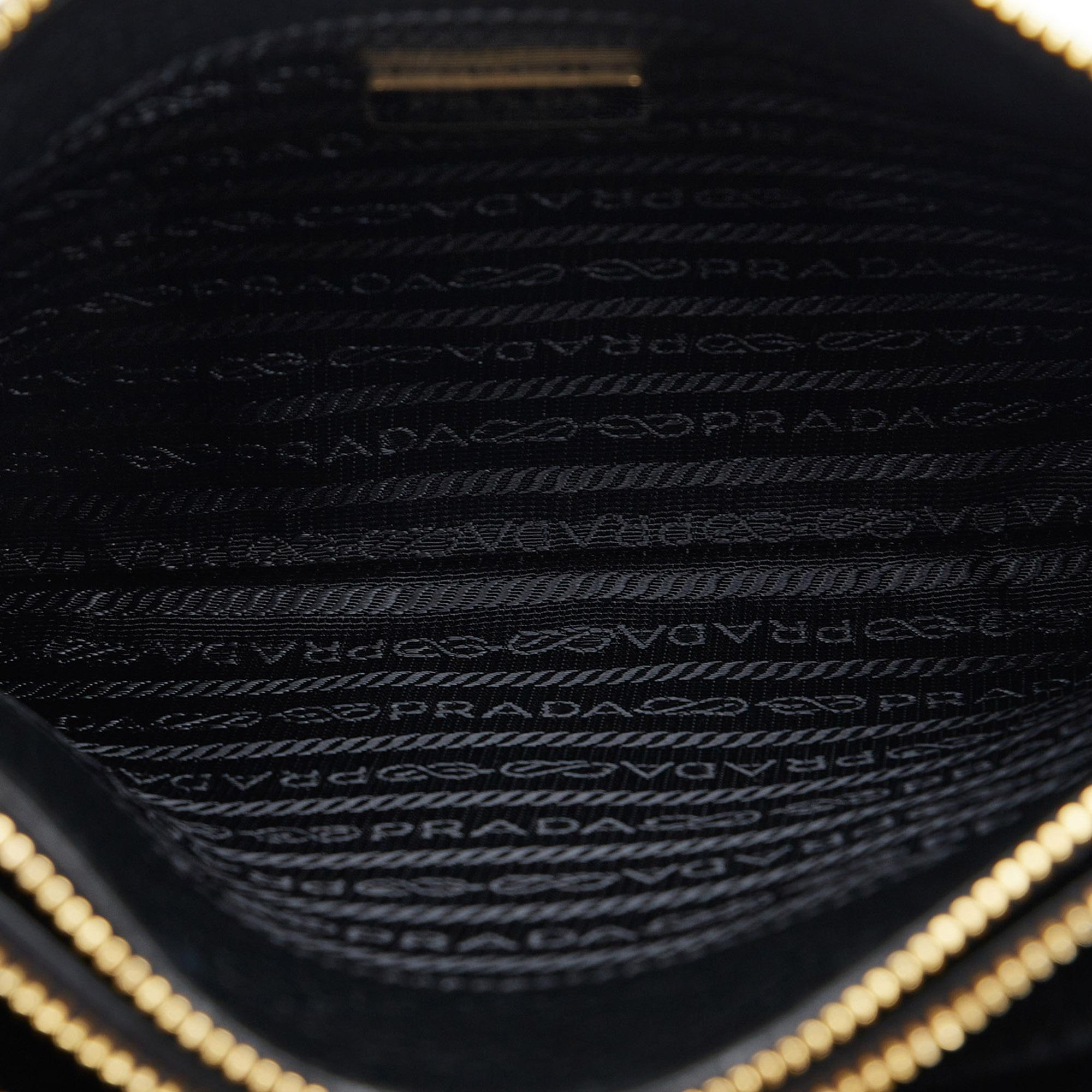 Prada Vitello Daino Crossbody Bag (SHG-9IZViX) Prada Vitello Daino Crossbody Bag (SHG-9IZViX)