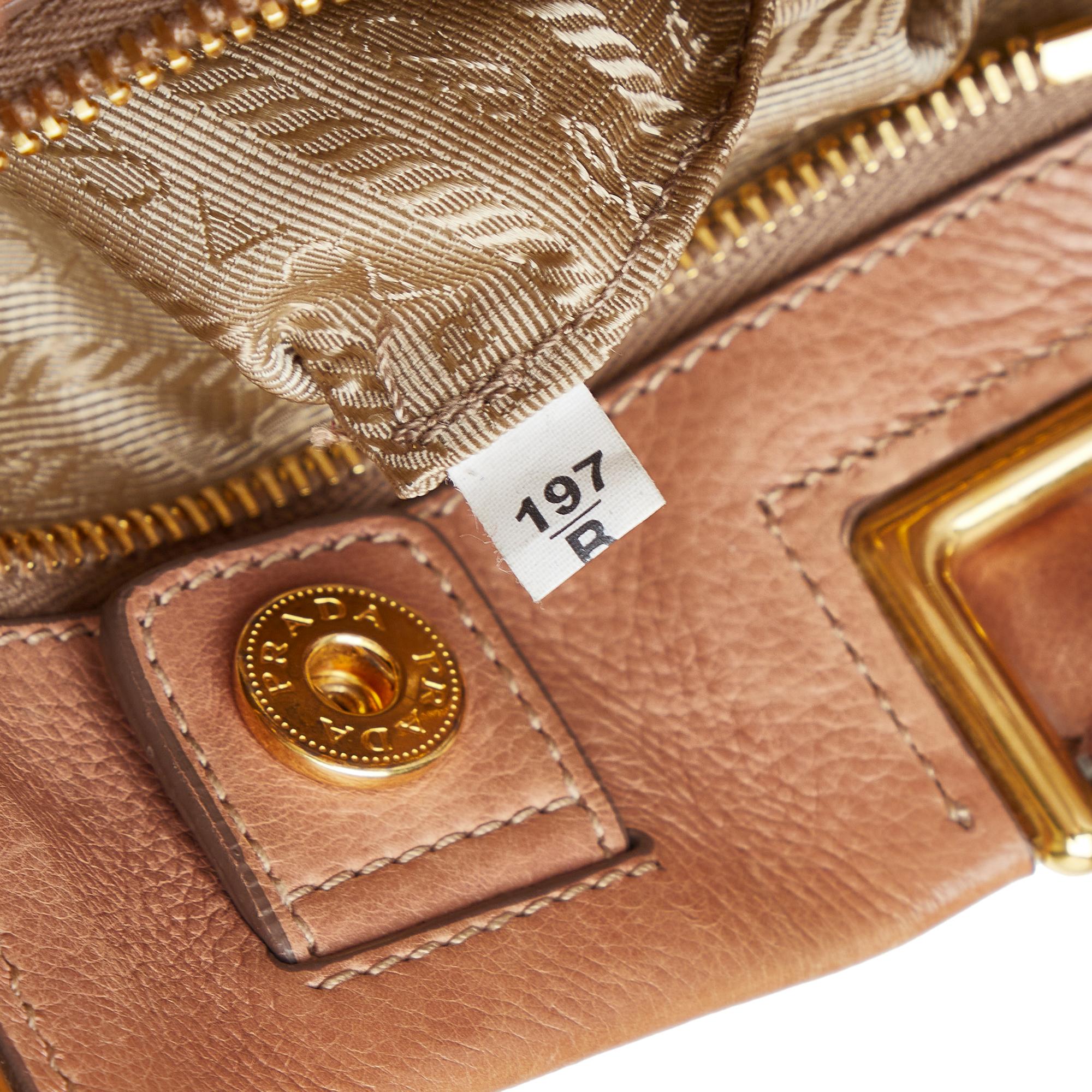 Prada Vitello Daino Handbag (SHG-i80c4f)