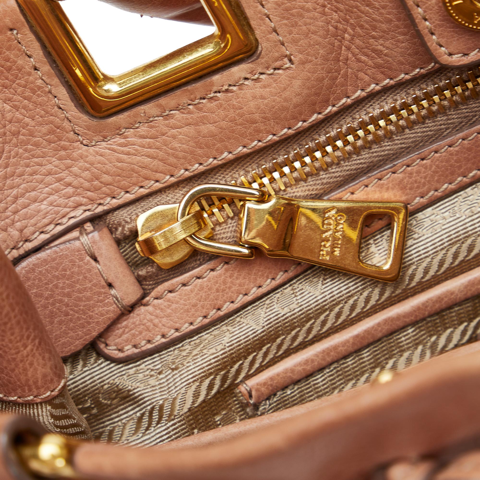 Prada Vitello Daino Handbag (SHG-i80c4f)
