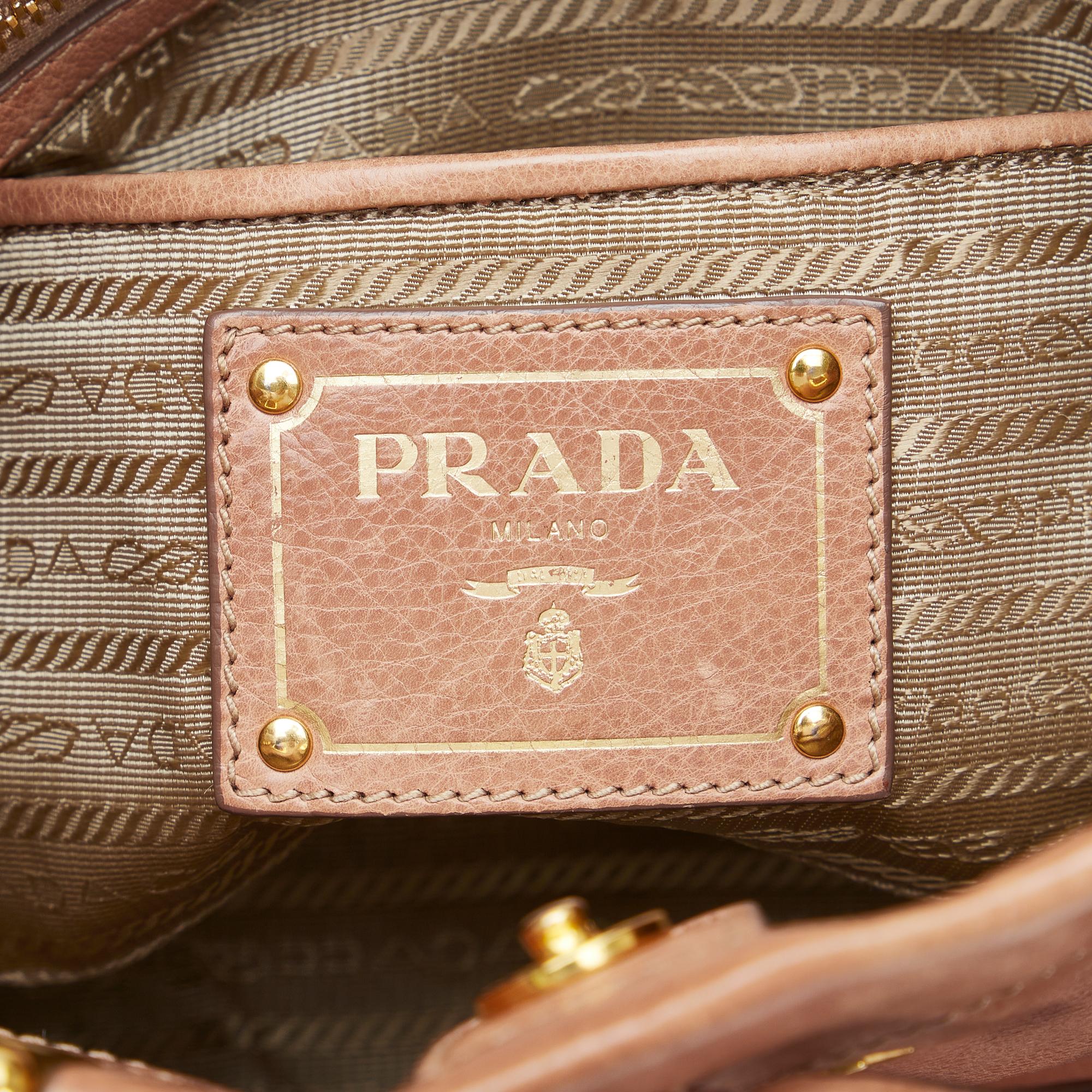Prada Vitello Daino Handbag (SHG-i80c4f)