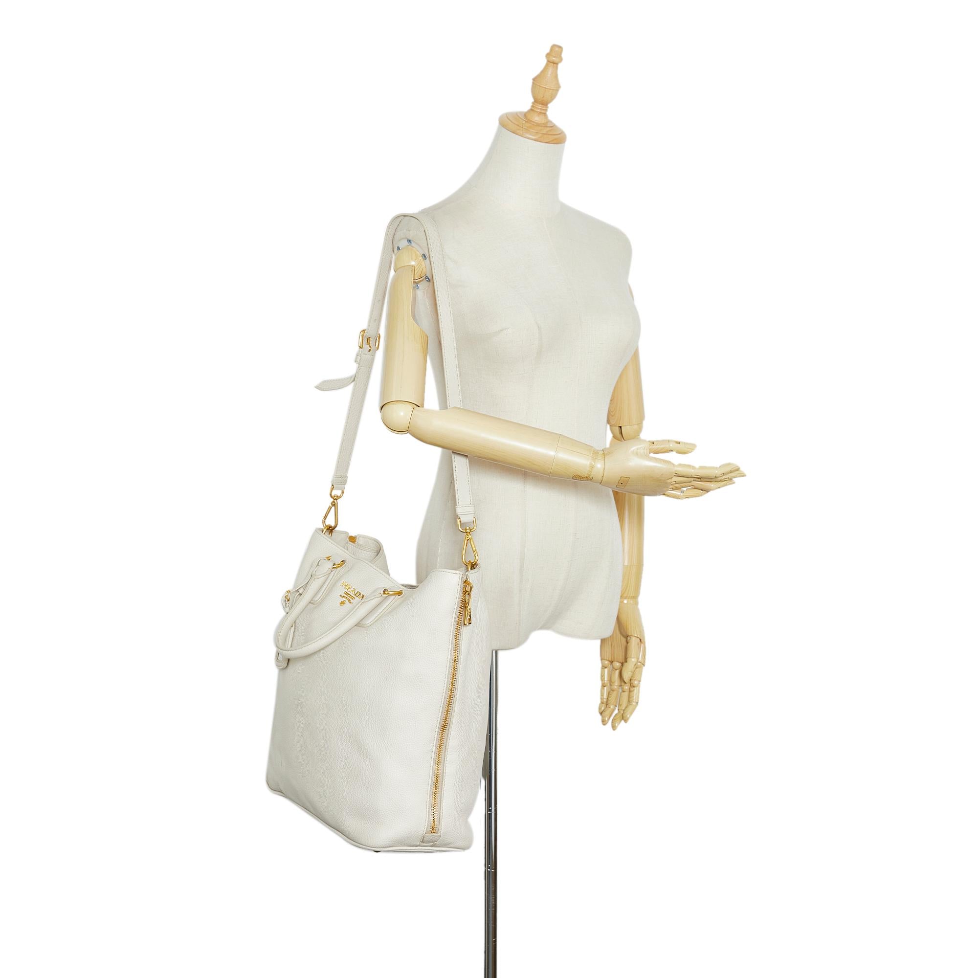 Prada Vitello Daino Satchel (SHG-pw9PC9)