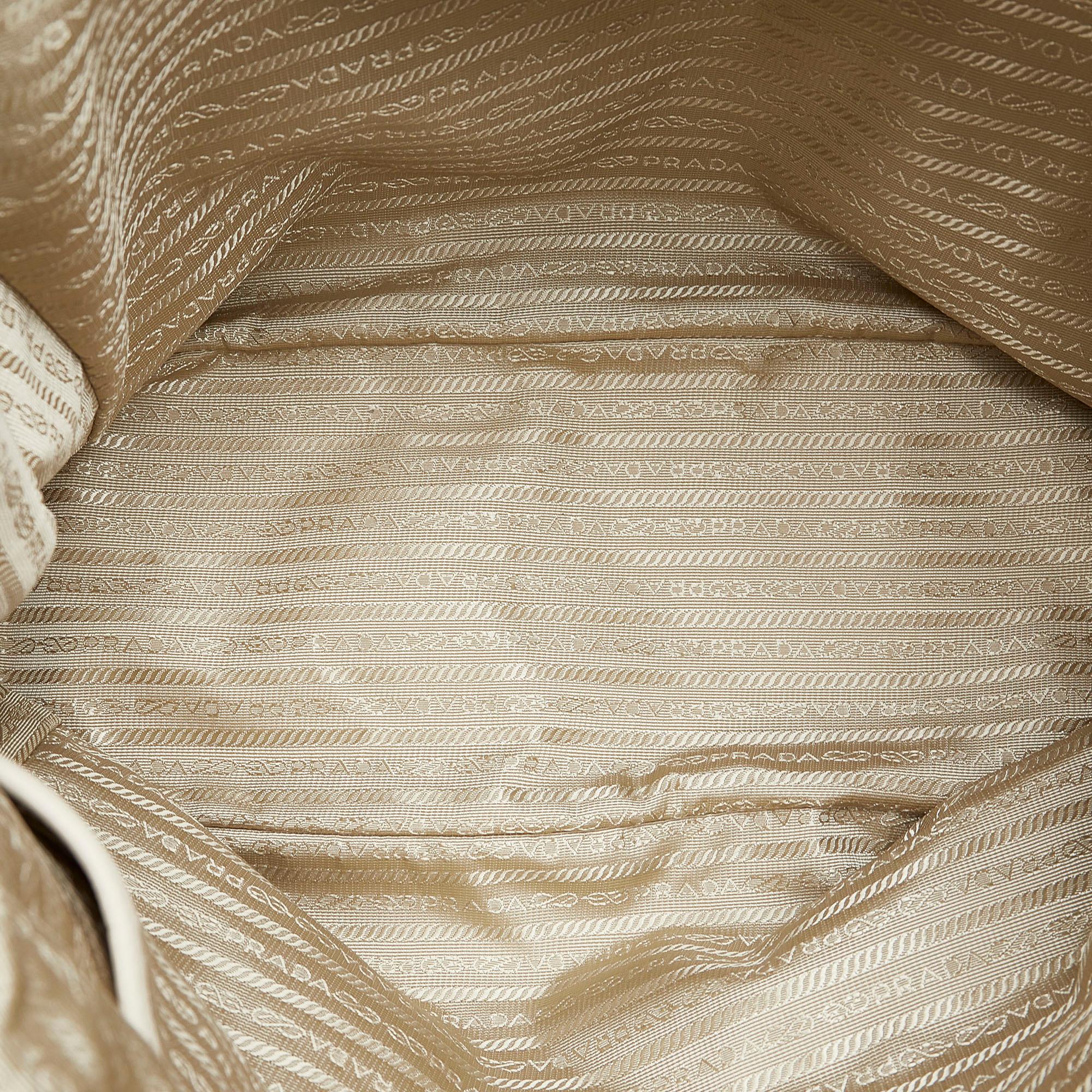 Prada Vitello Daino Satchel (SHG-pw9PC9)