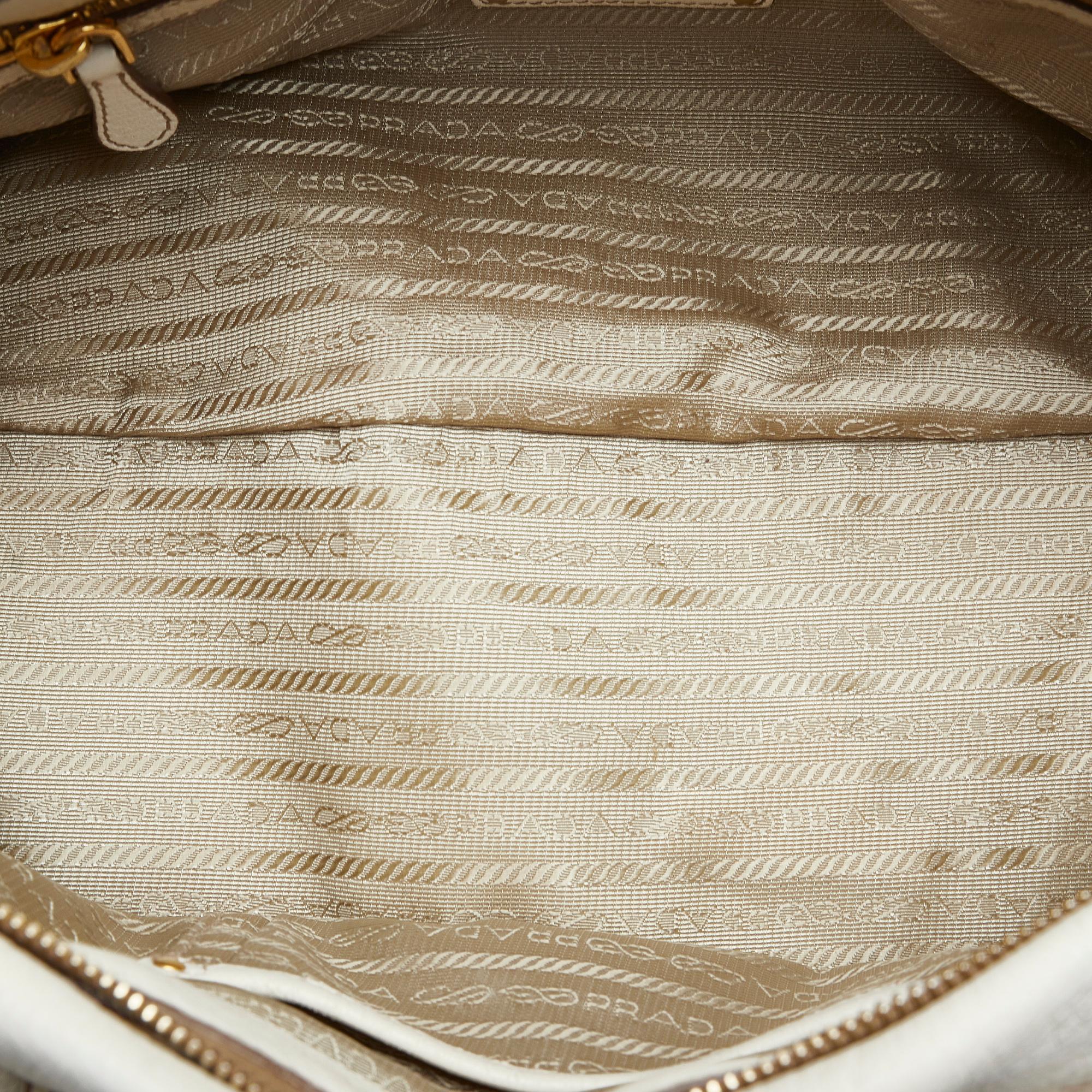 Prada Vitello Daino Satchel (SHG-TeCftA)